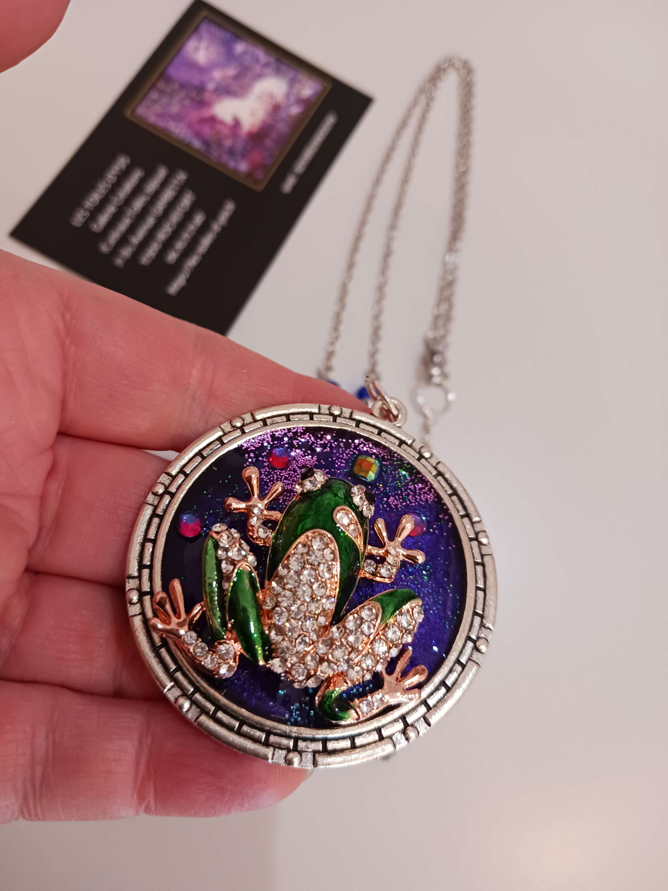 Collier petite grenouille