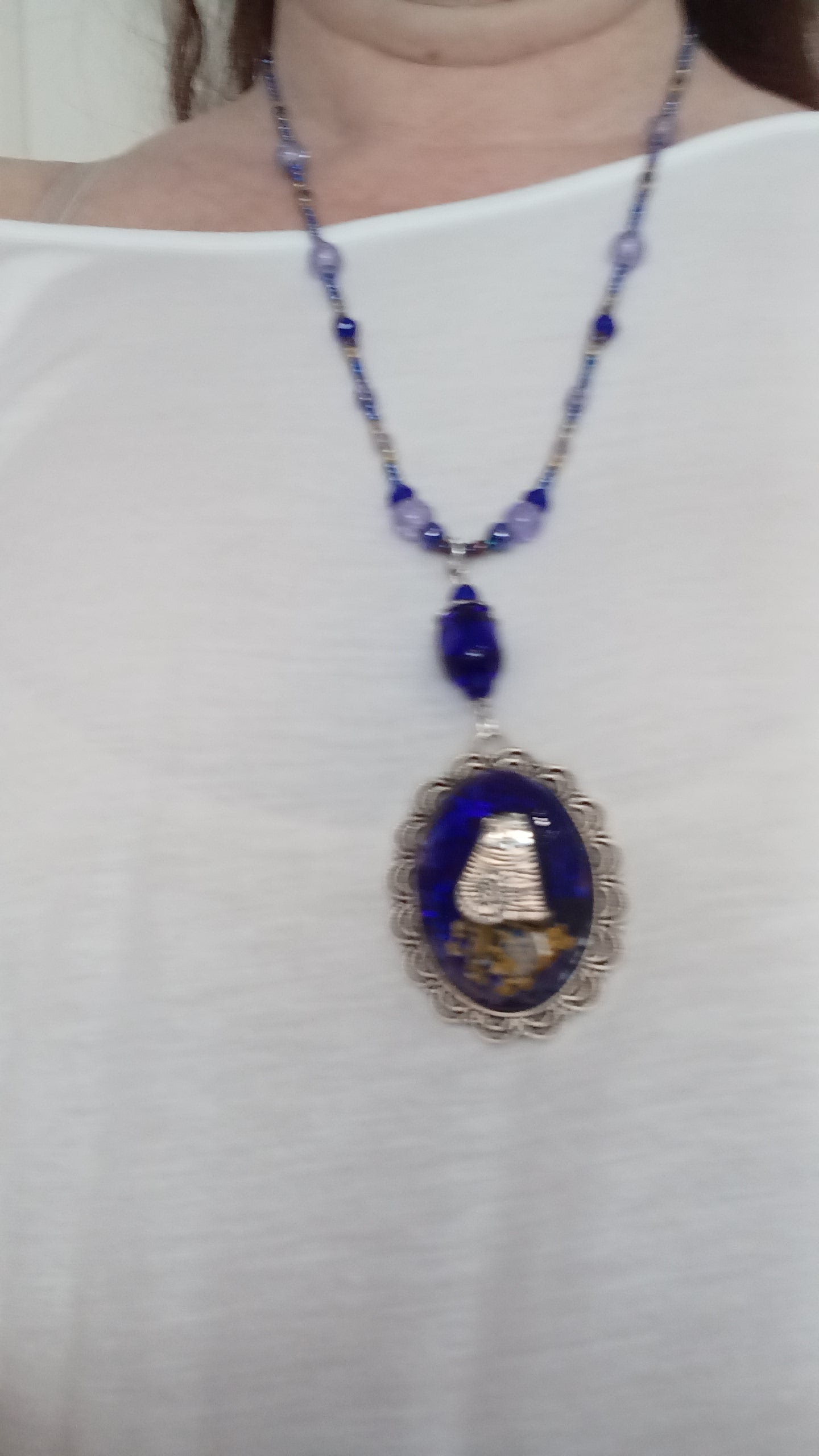 Collier Chat dans champs de fleurs