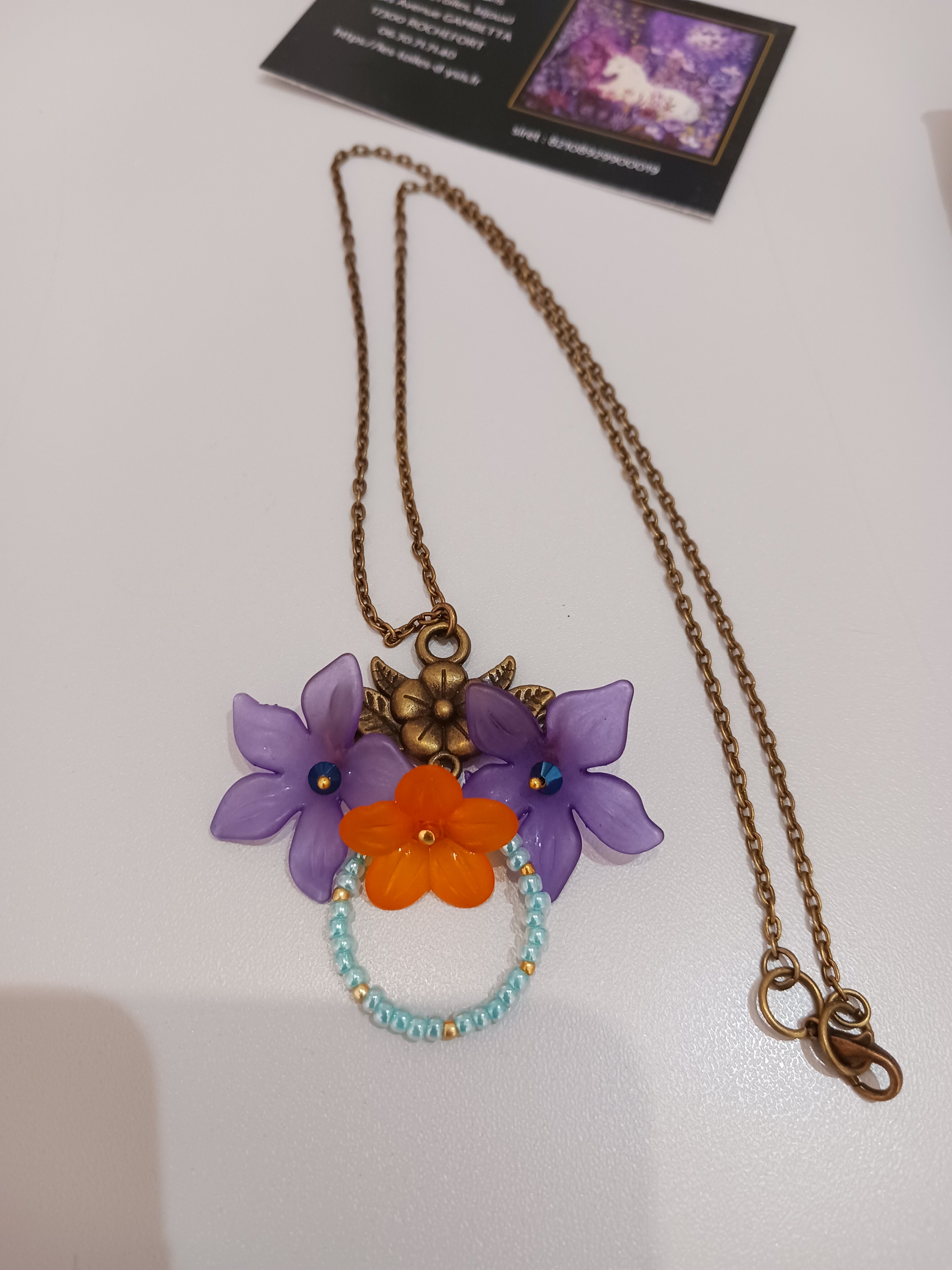 collier fleurs