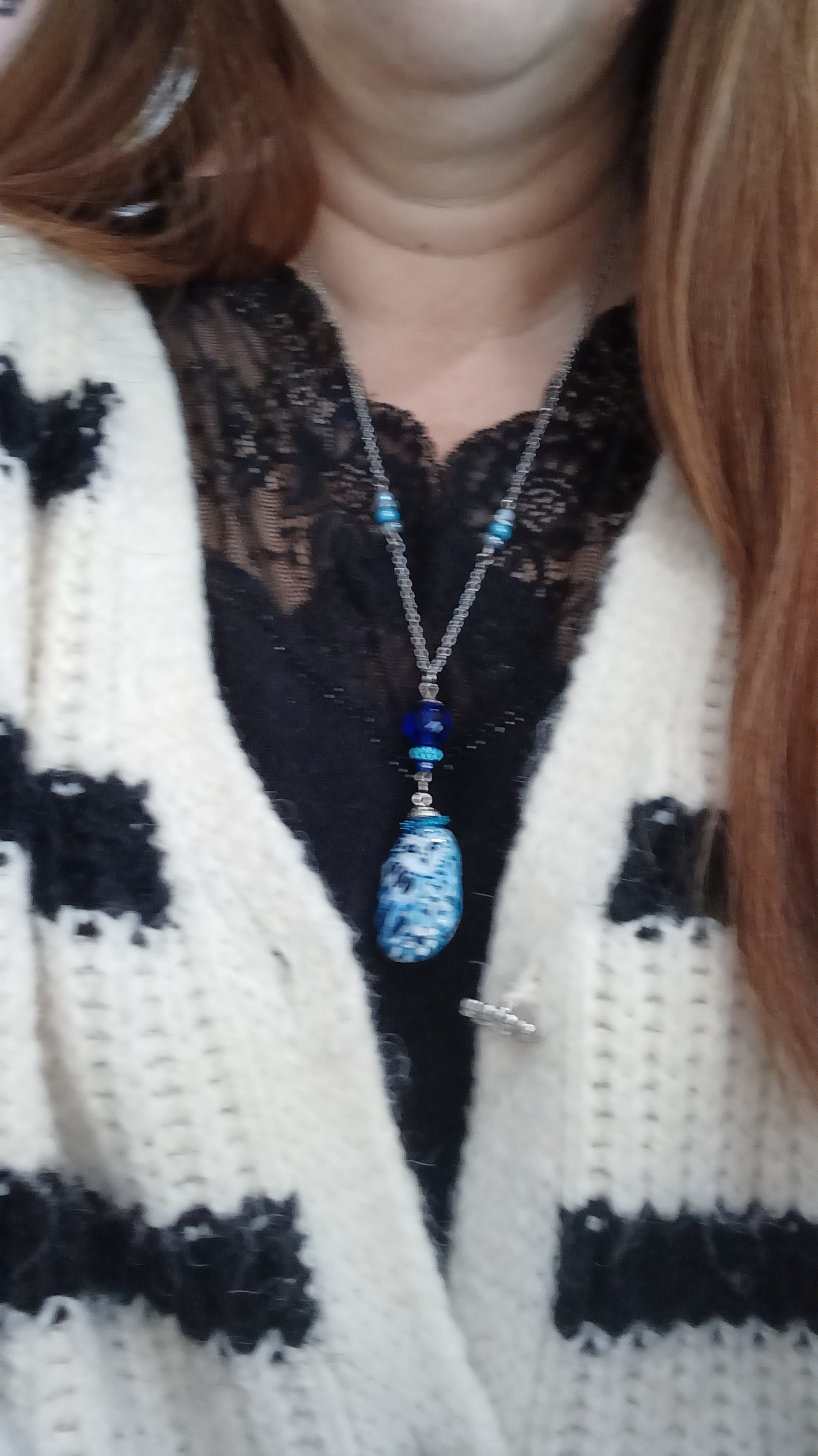 Collier galet chouette bleue