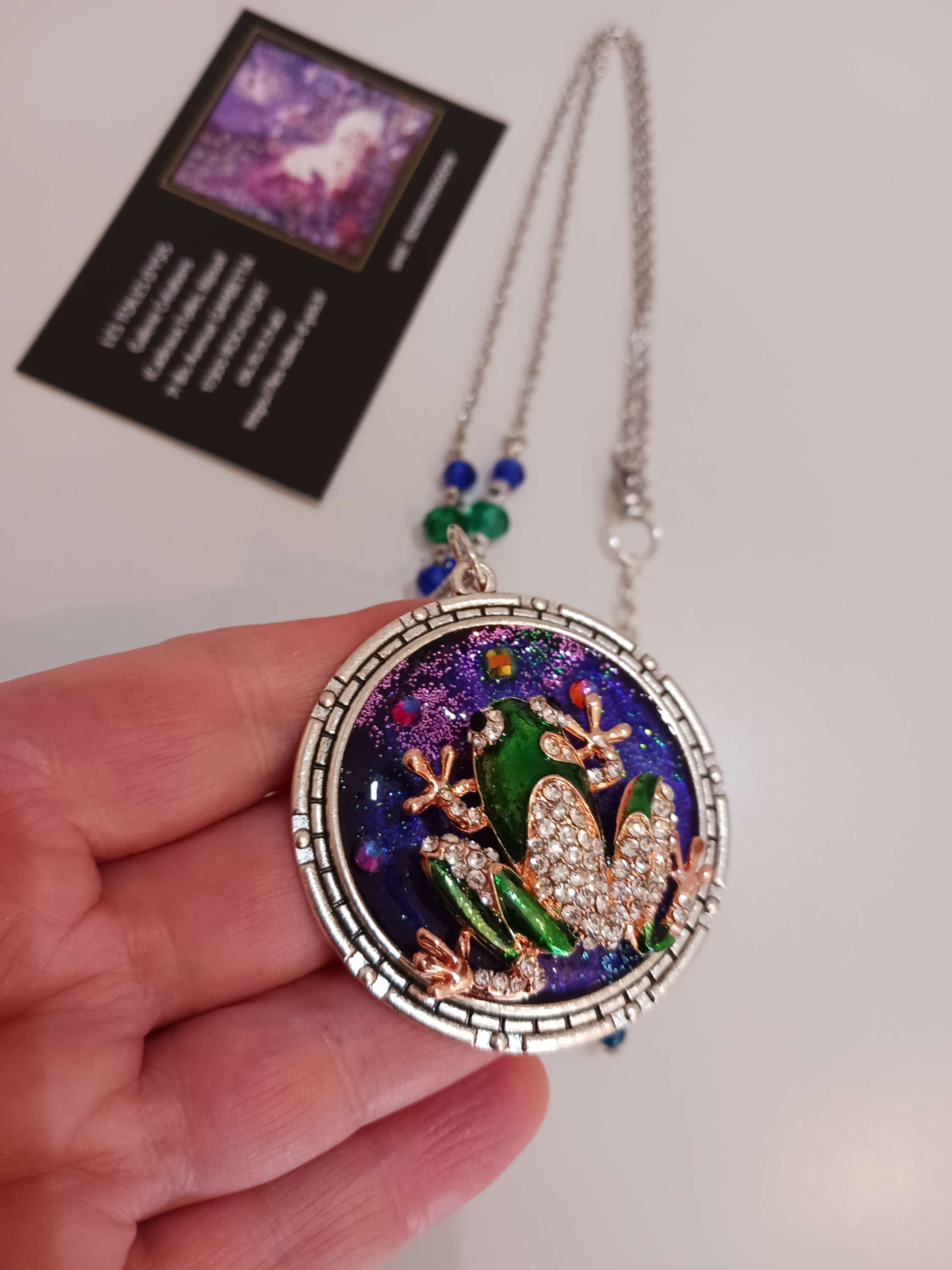 Collier petite grenouille