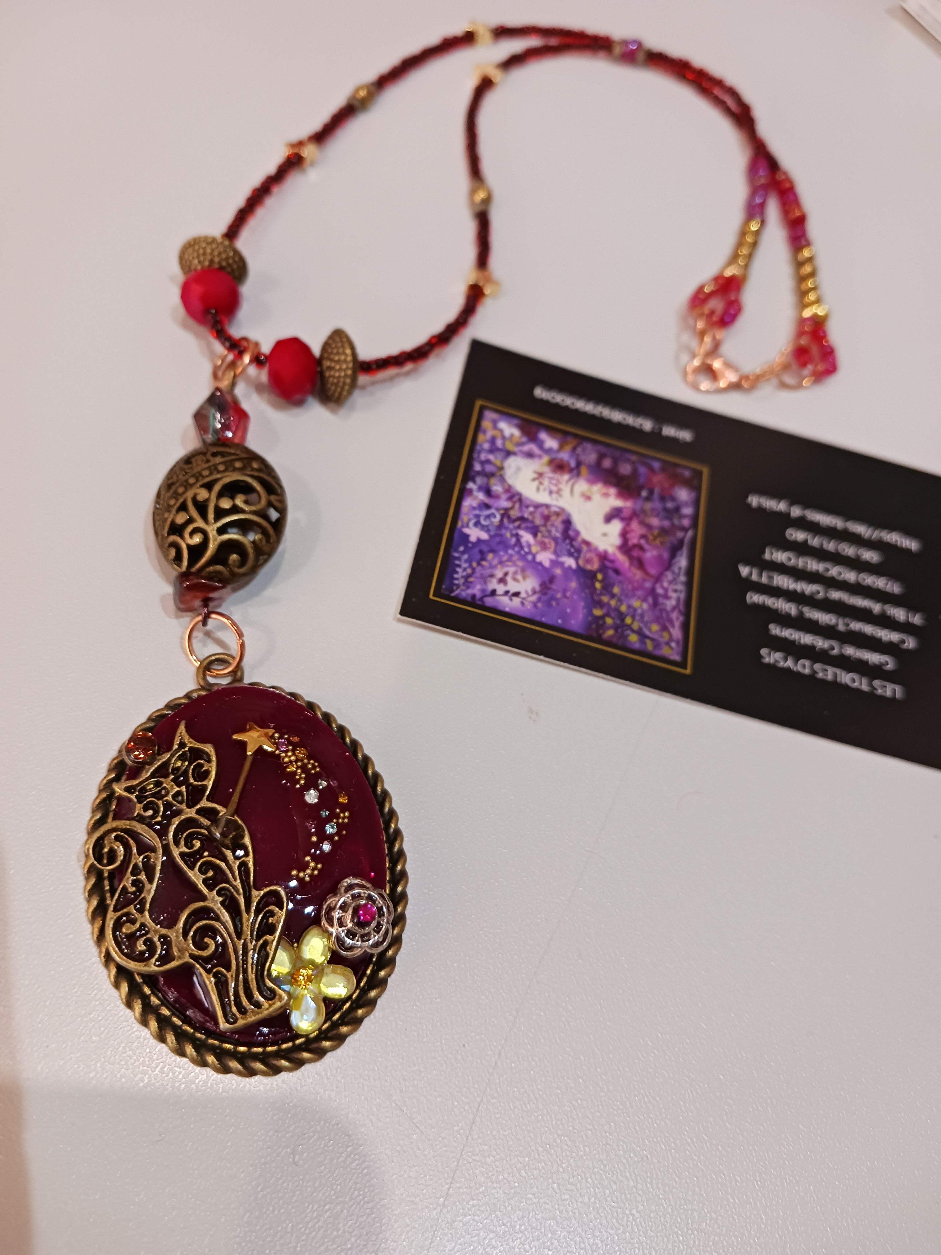 Collier Chat magicien