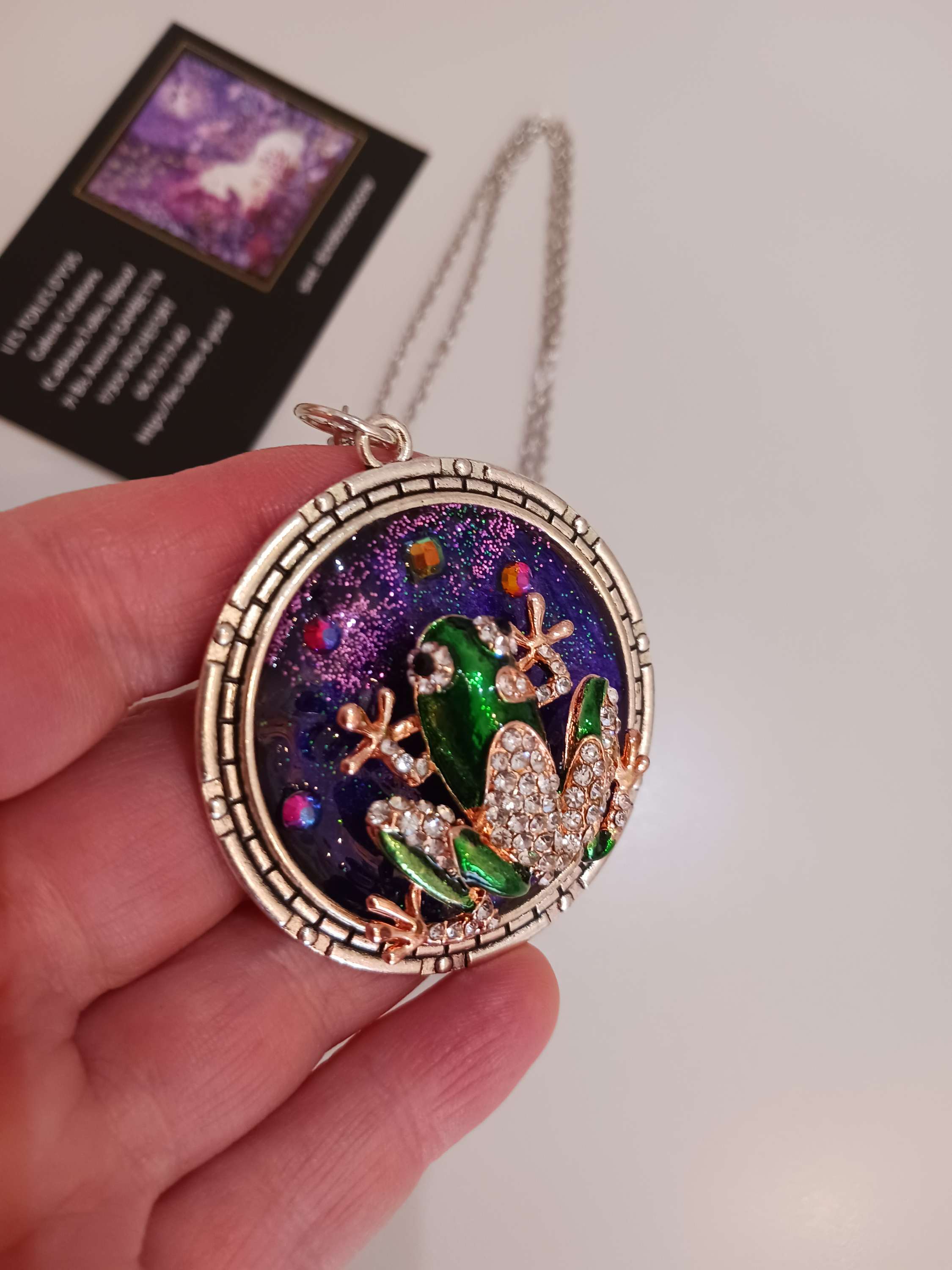 Collier petite grenouille