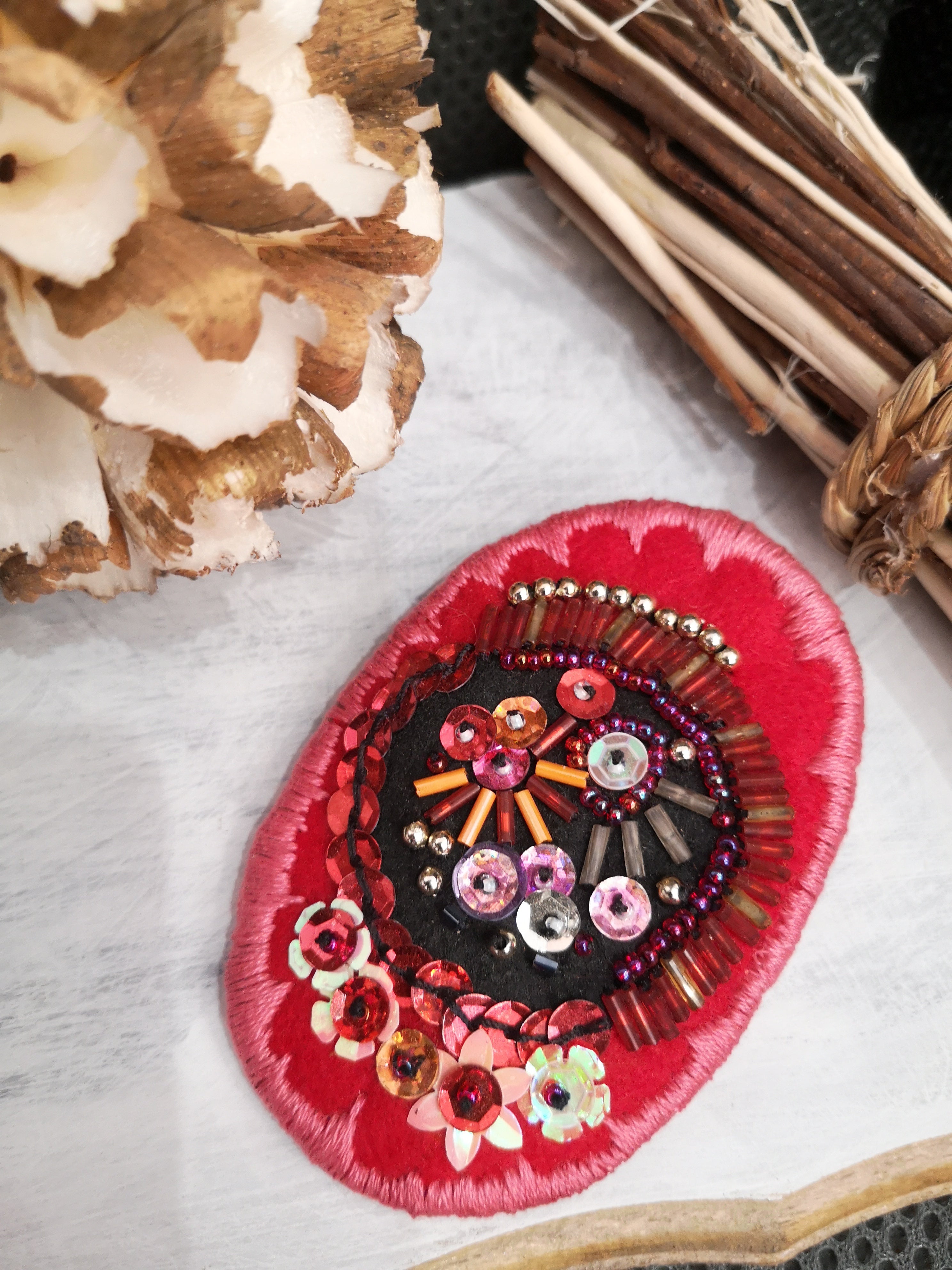 Broche Hanaki