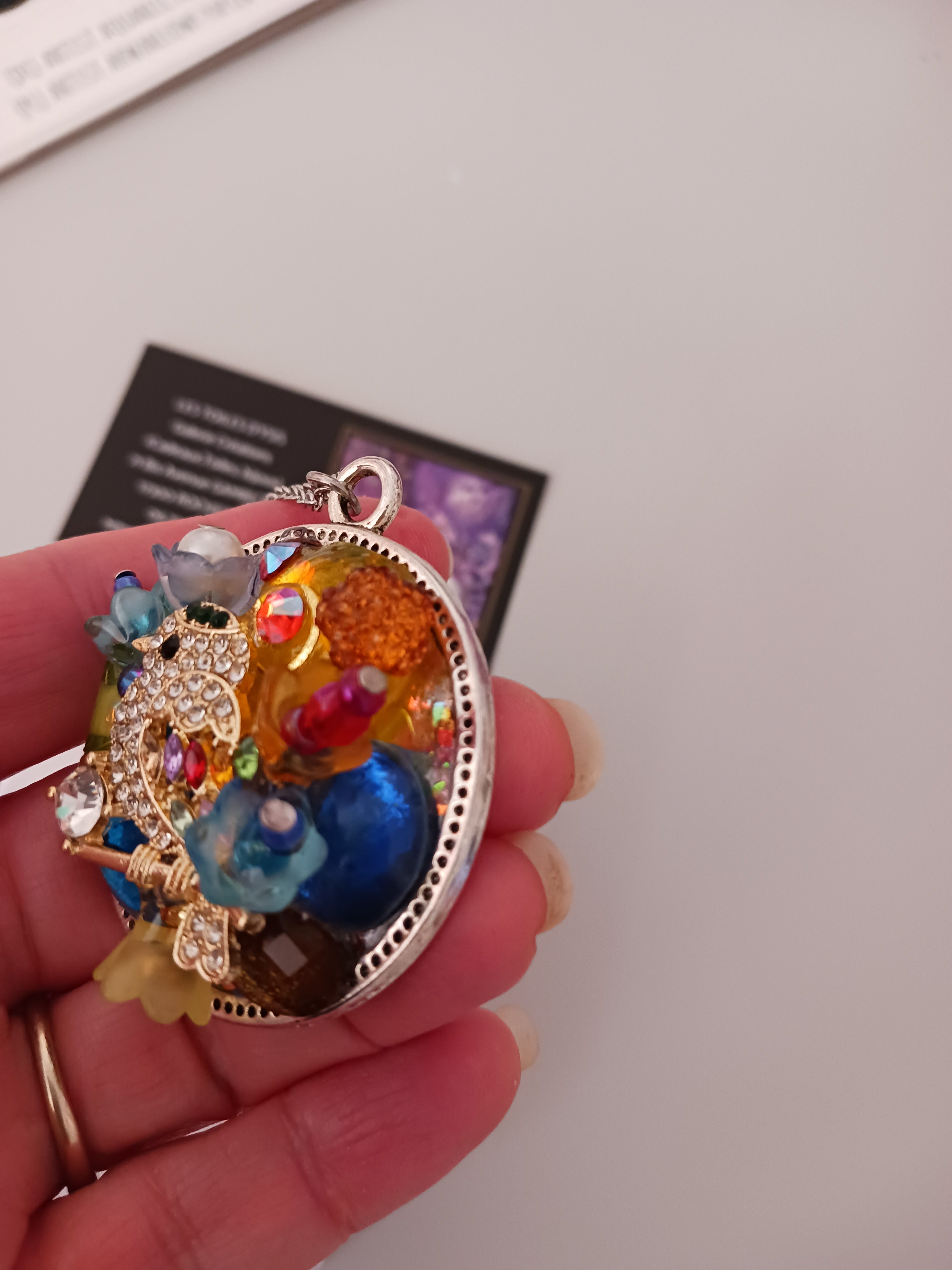 Collier Fleurs et petit oiseau