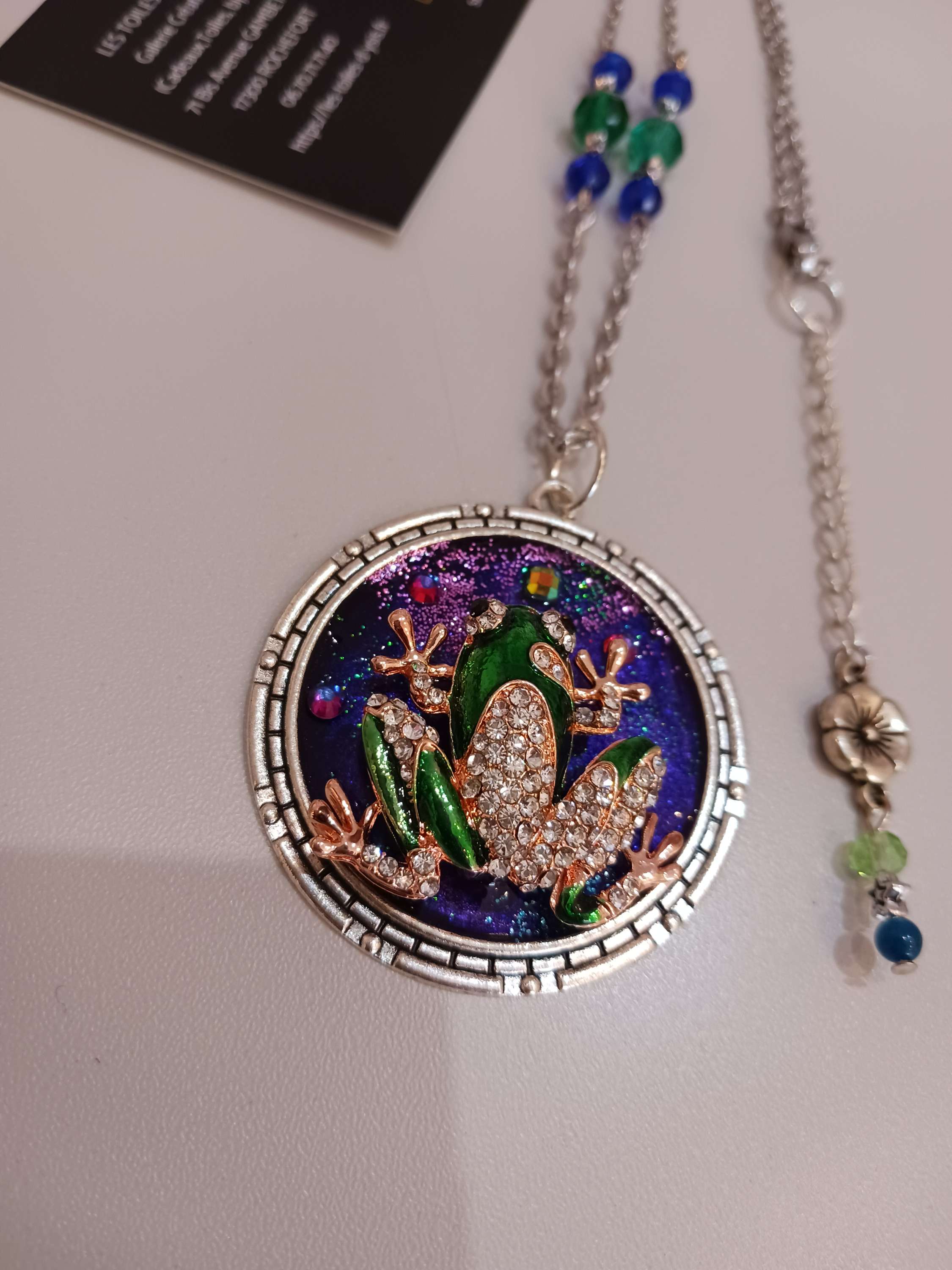 Collier petite grenouille