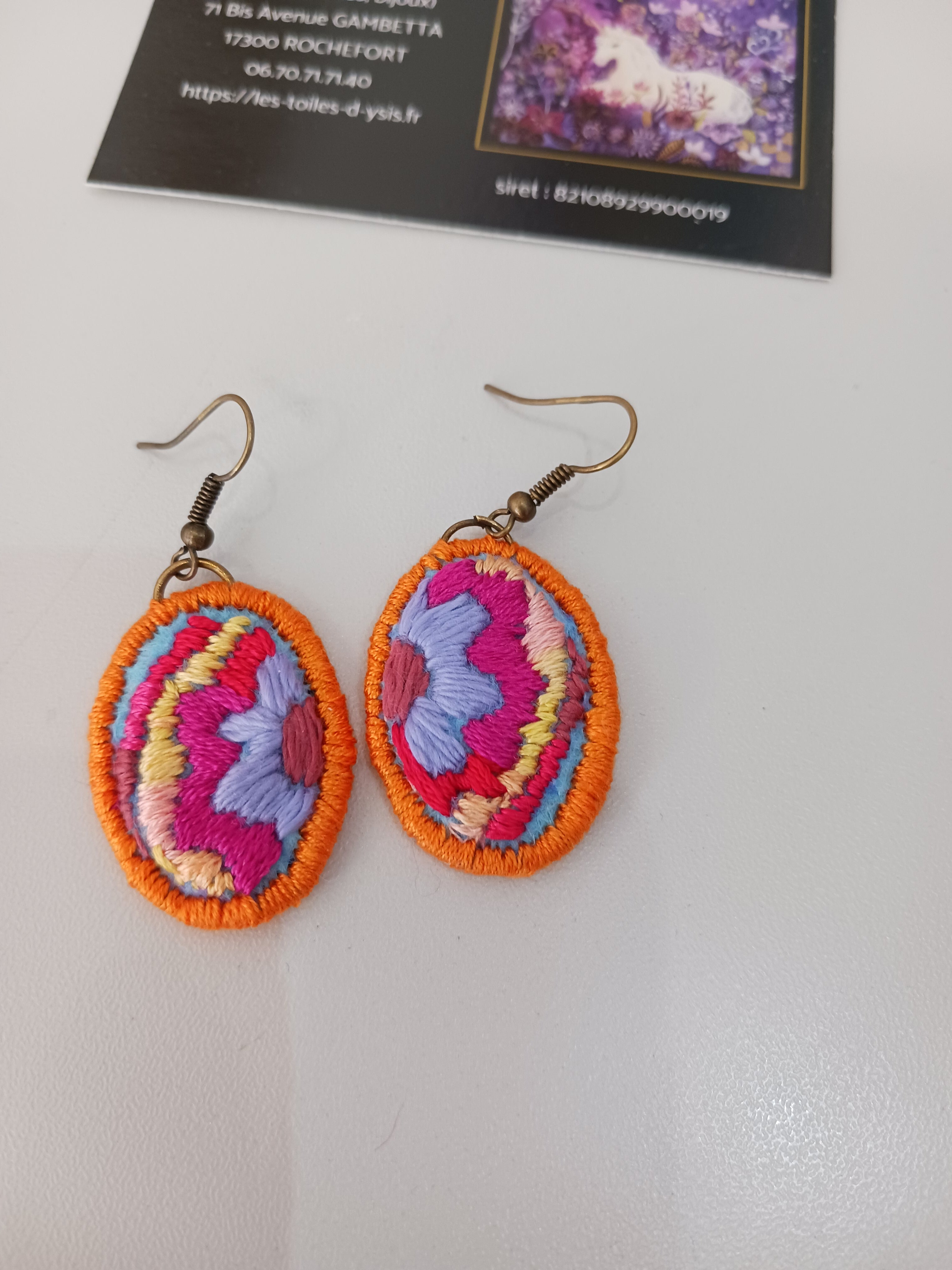 Boucles grosse fleur brodée