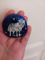 Galet Loup dans la nuit
