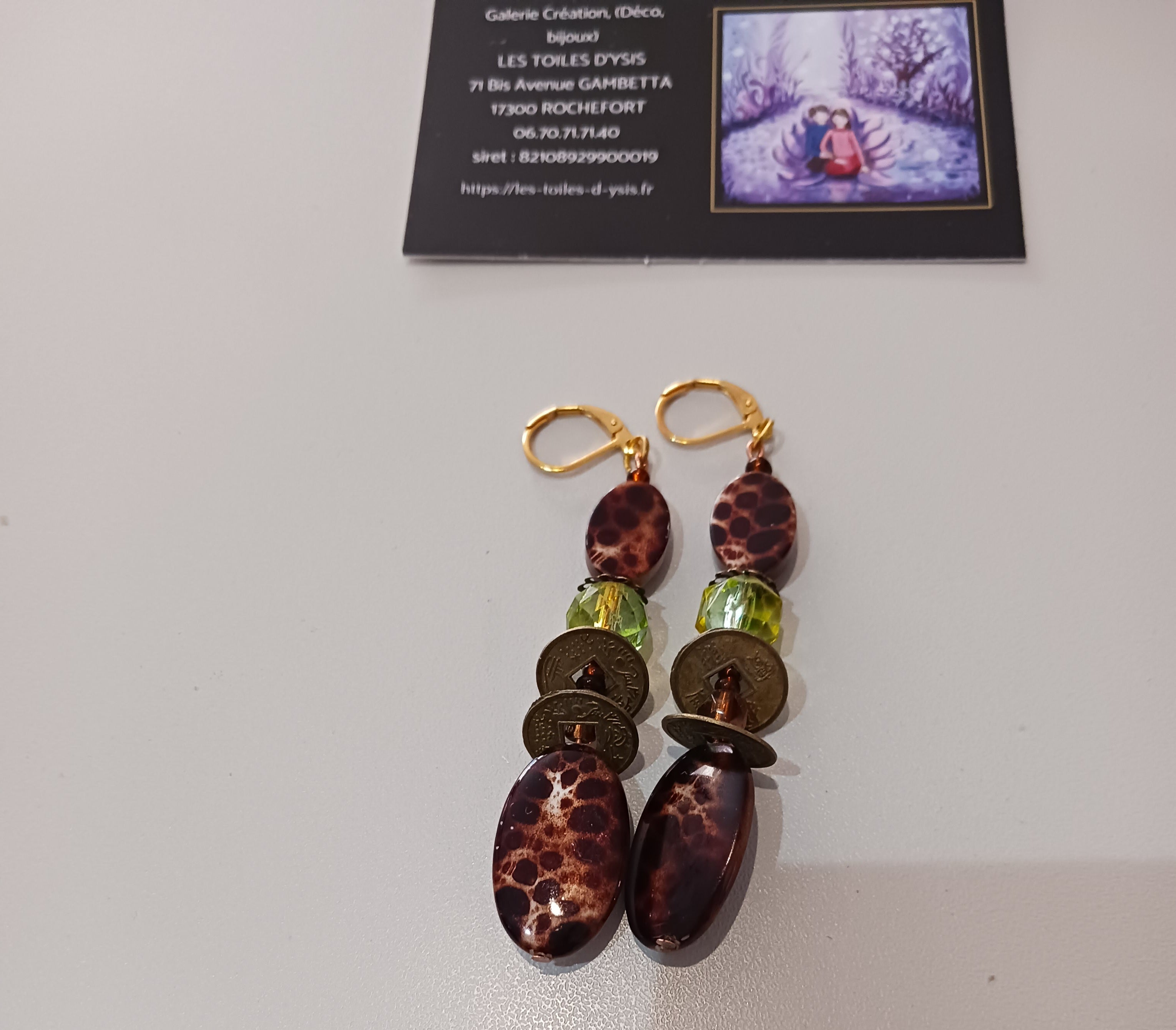 boucles marron irisé et verte