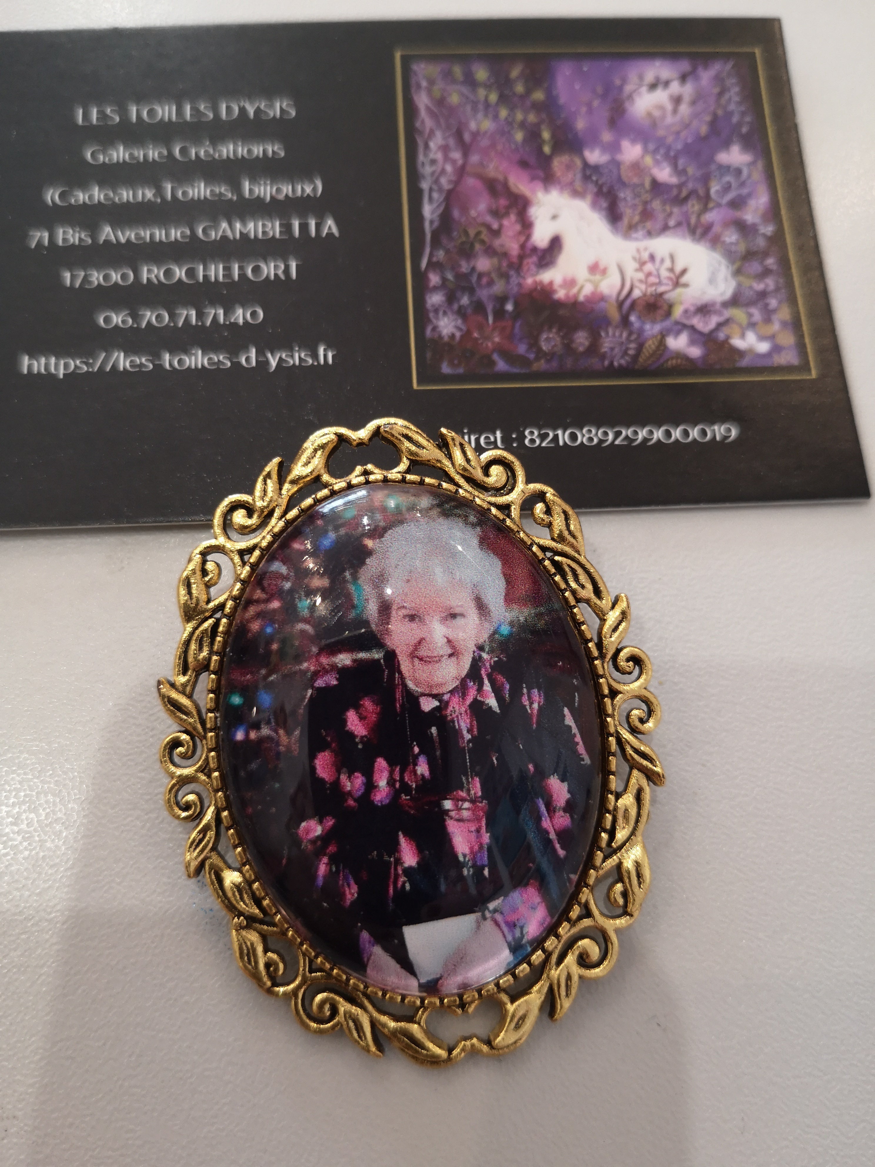 Broche portrait photo