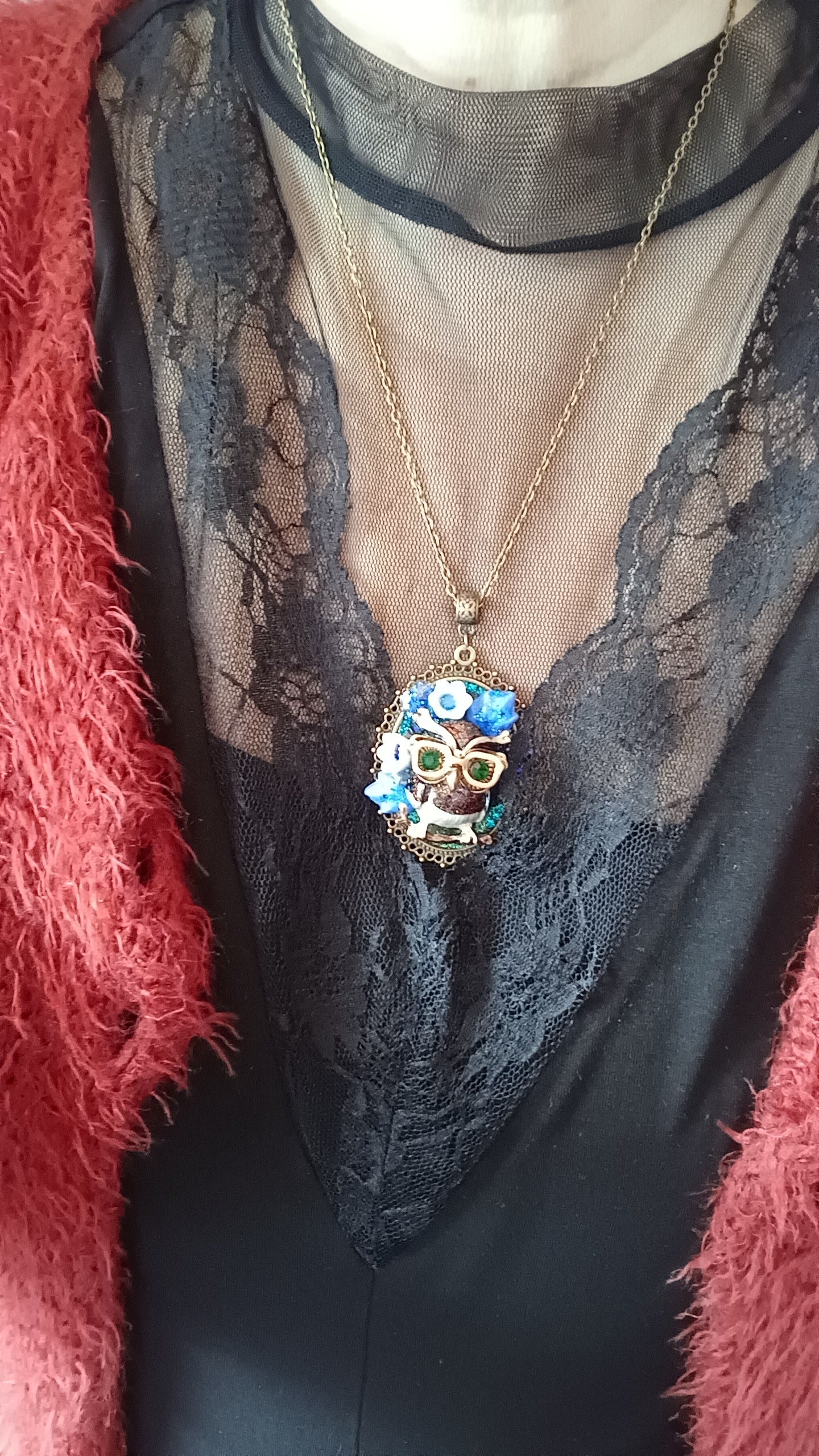 Collier"Petite chouette dans les fleurs"