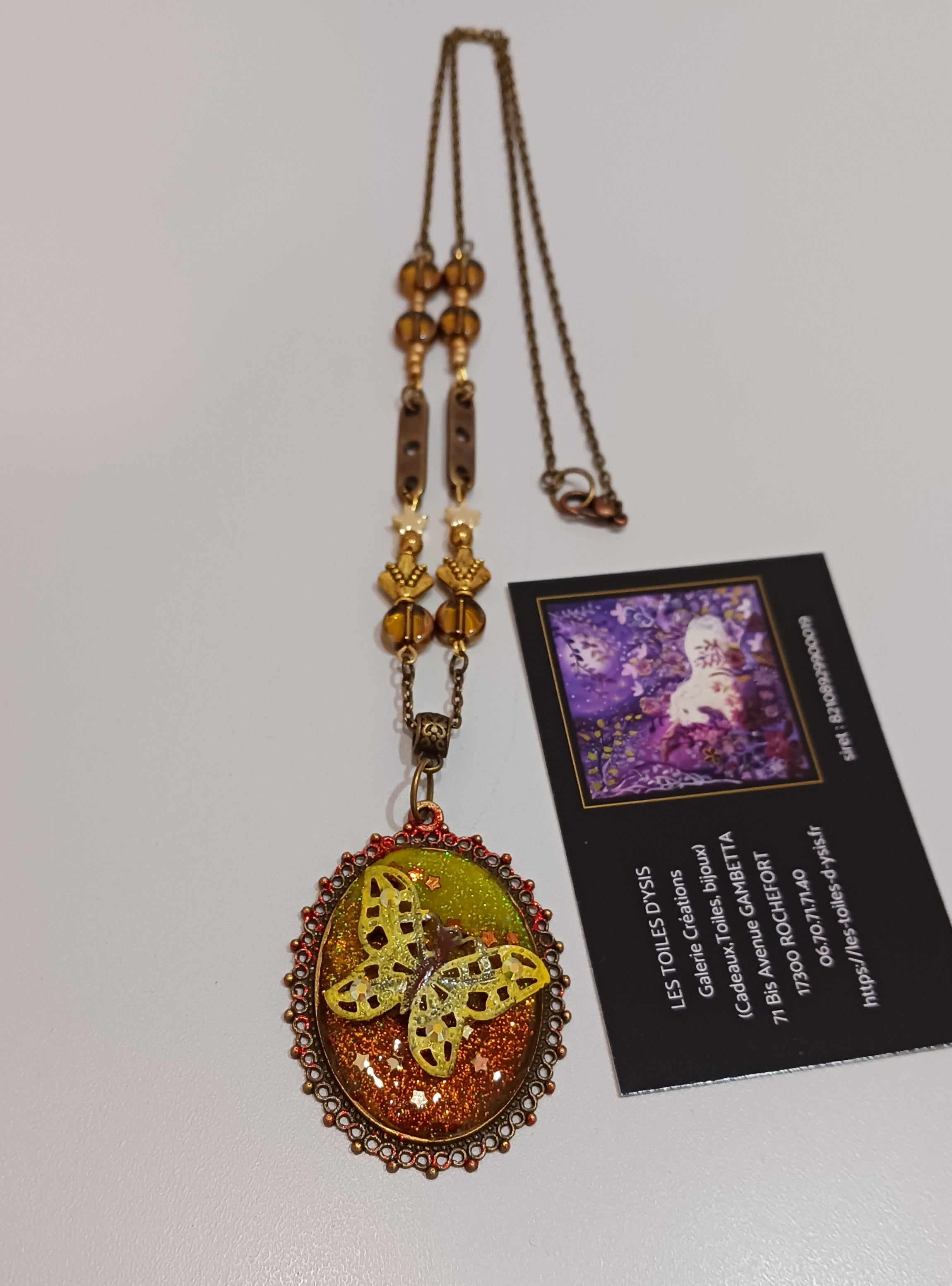 Collier Un papillon fait le printemps