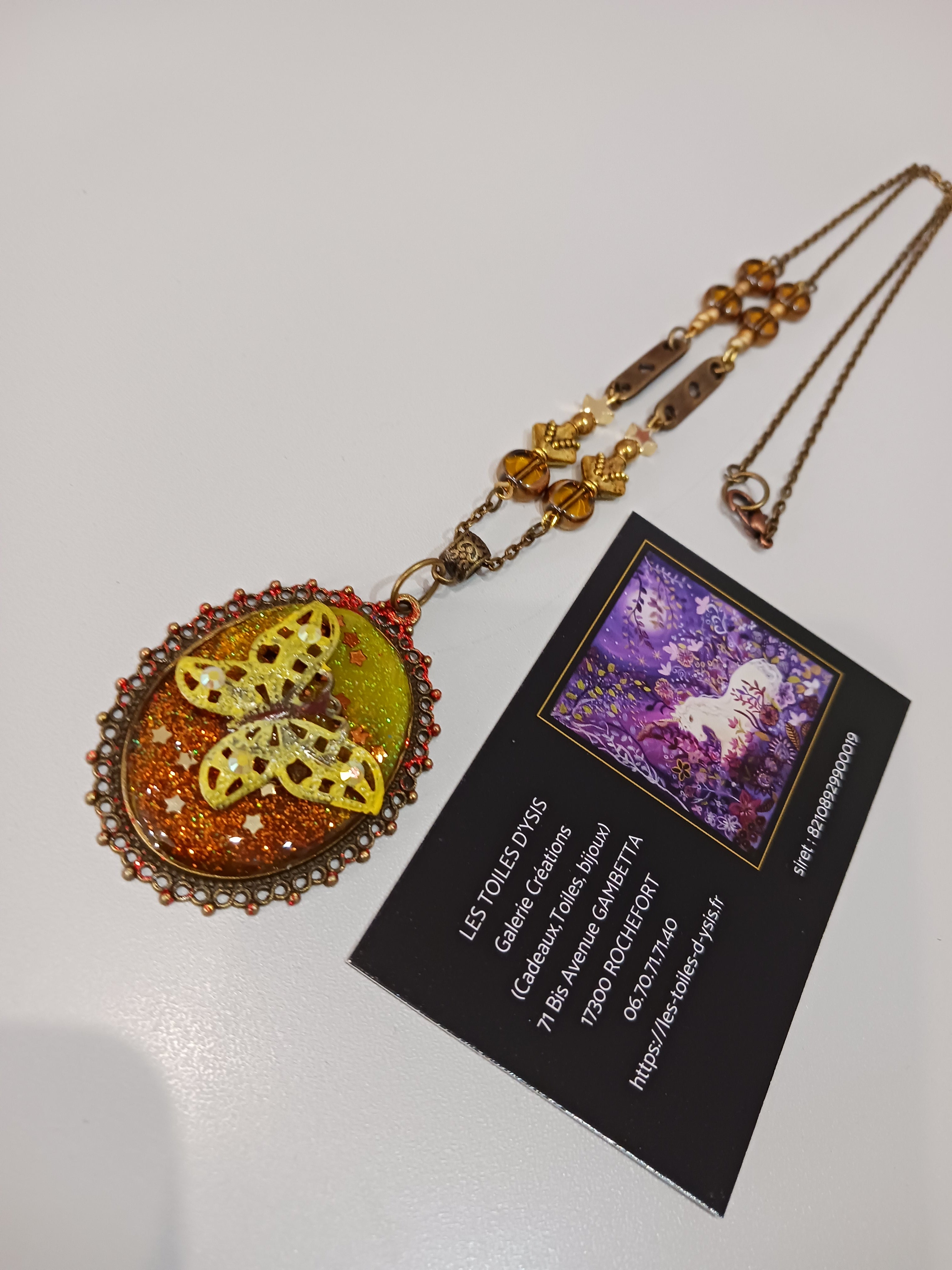 Collier Un papillon fait le printemps