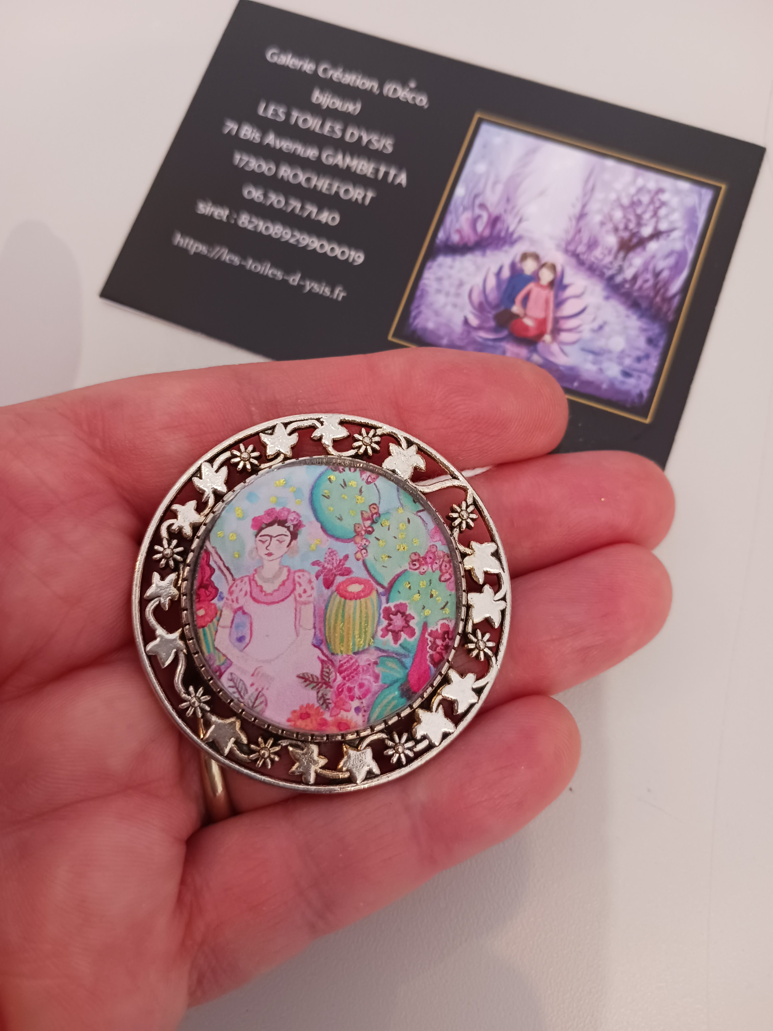 Broche Frida et les fleurs