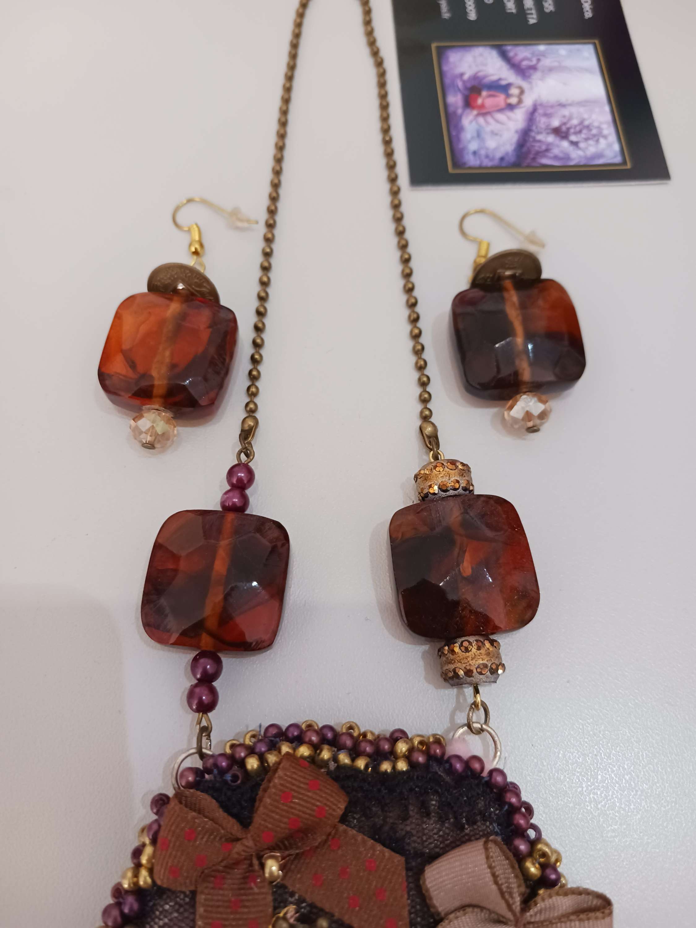 Collier Mucha brodé