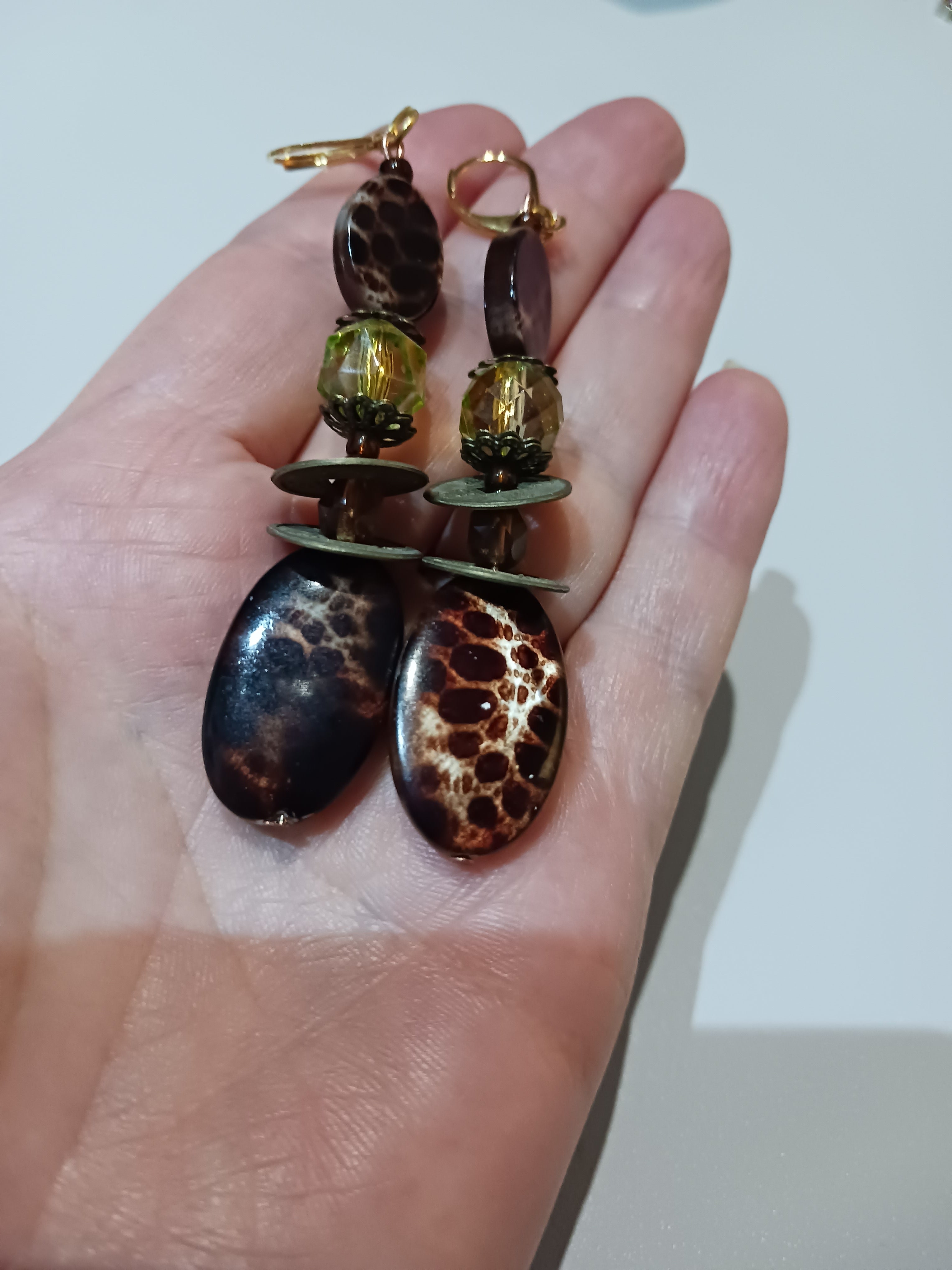 boucles marron irisé et verte