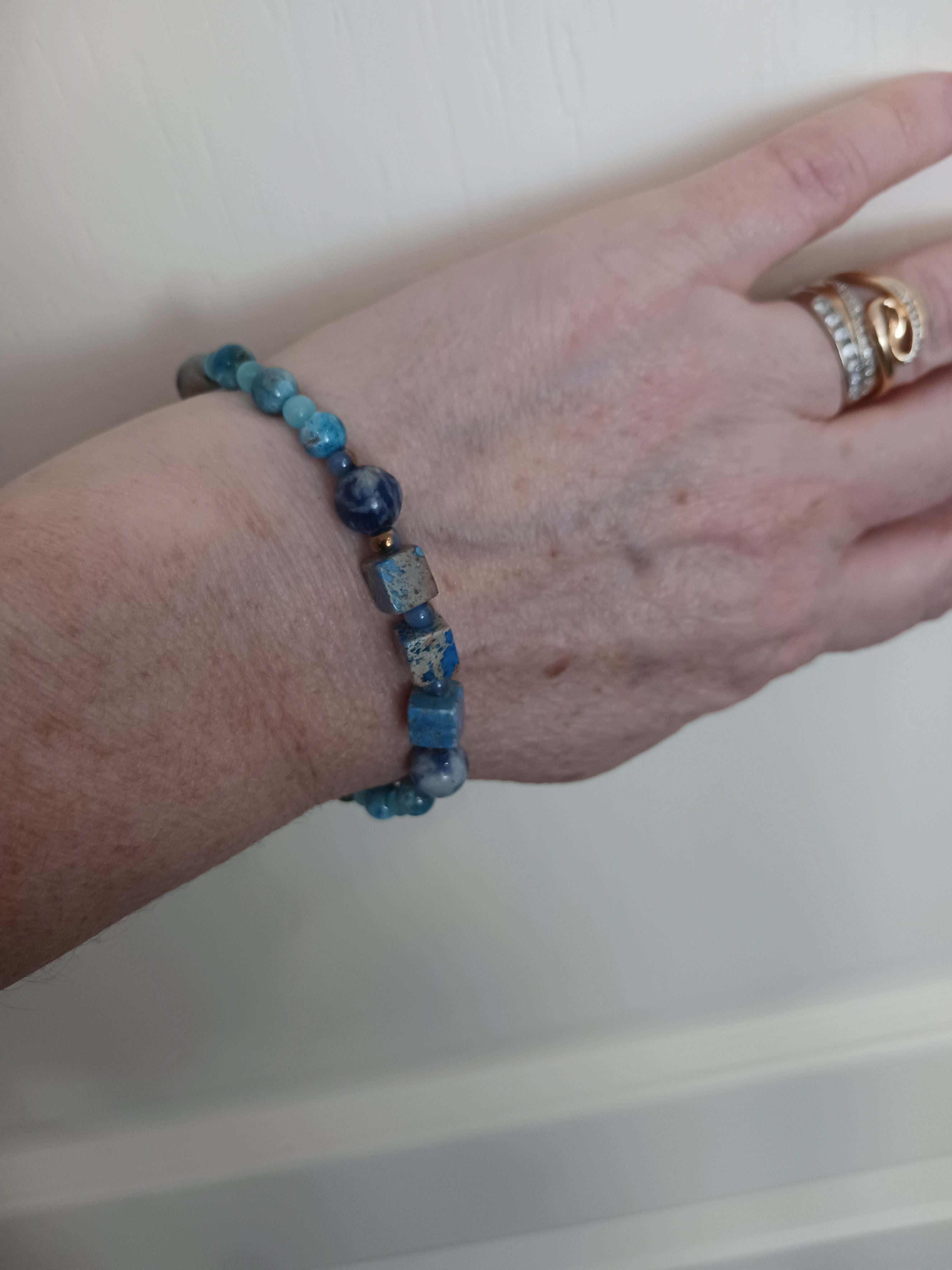 Bracelet bleu semi précieux