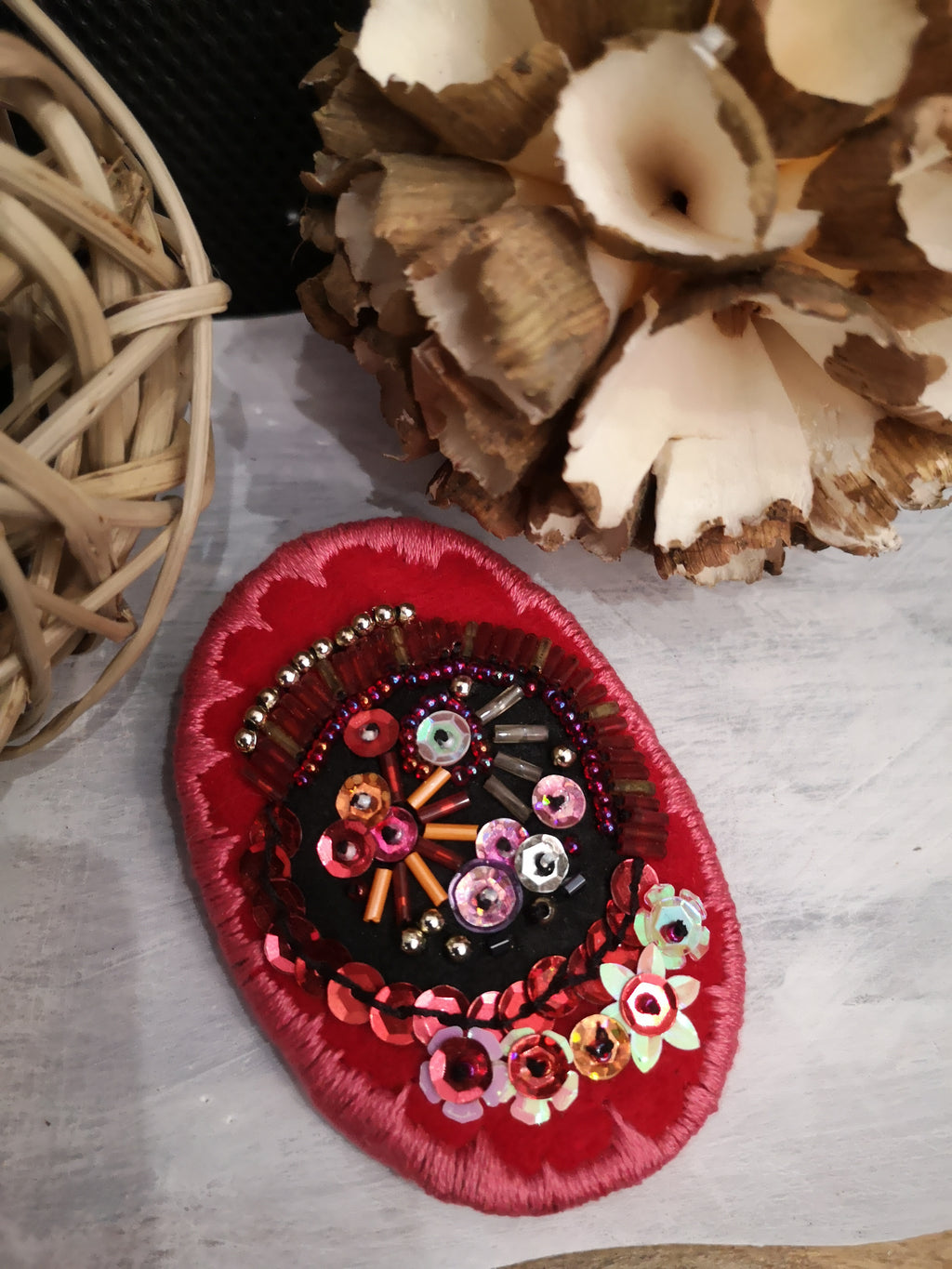 Broche Hanaki