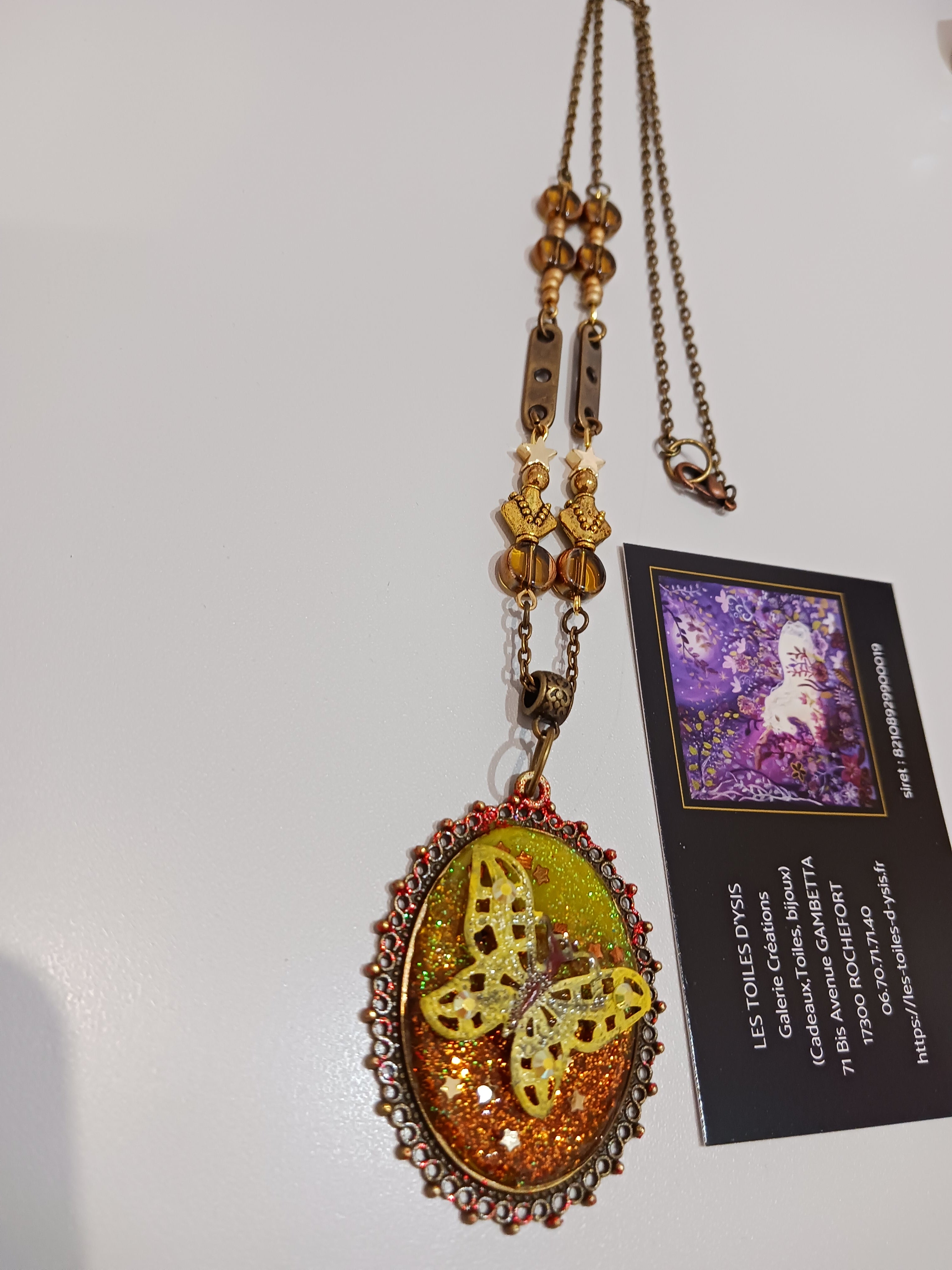 Collier Un papillon fait le printemps