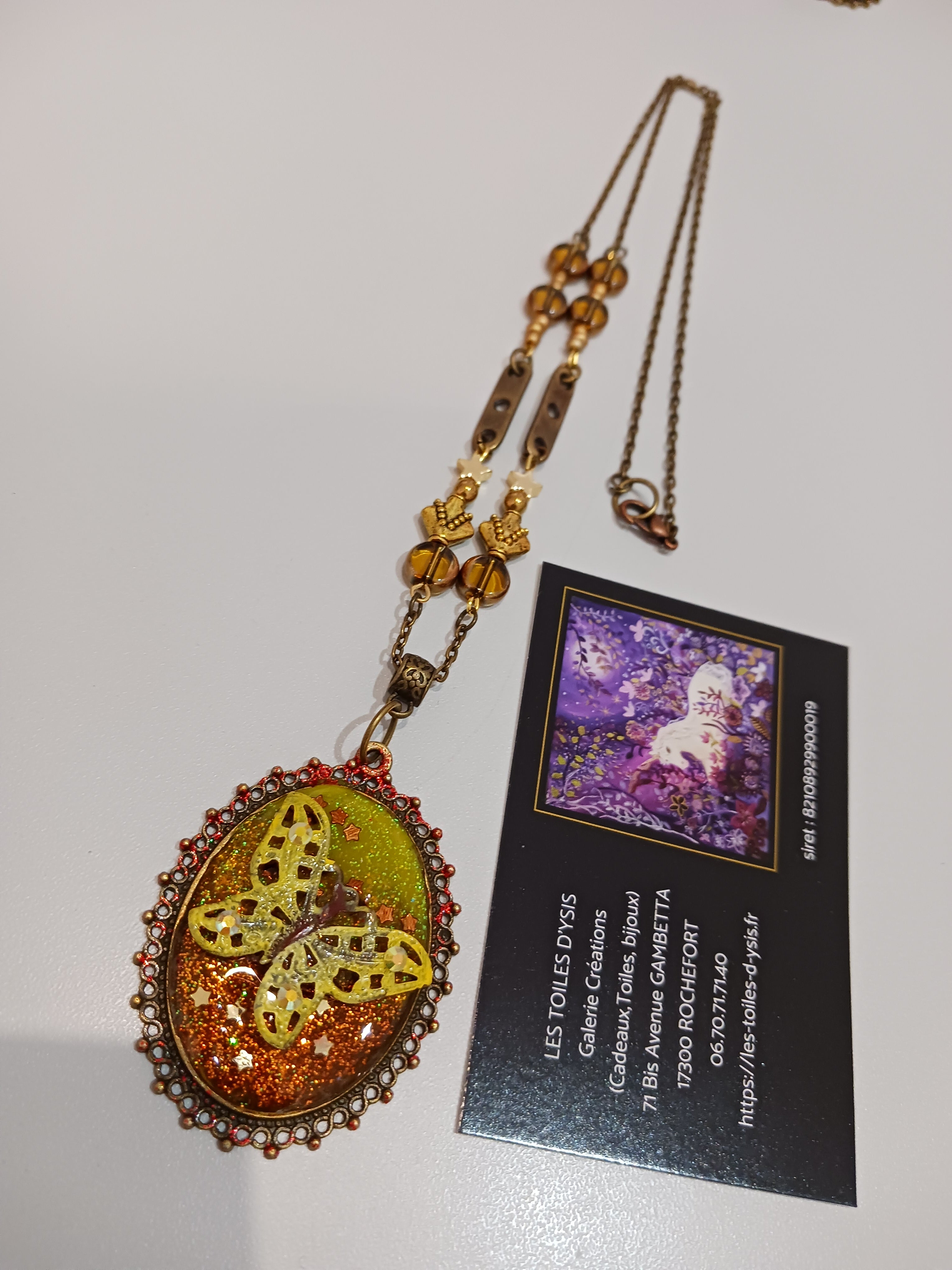 Collier Un papillon fait le printemps