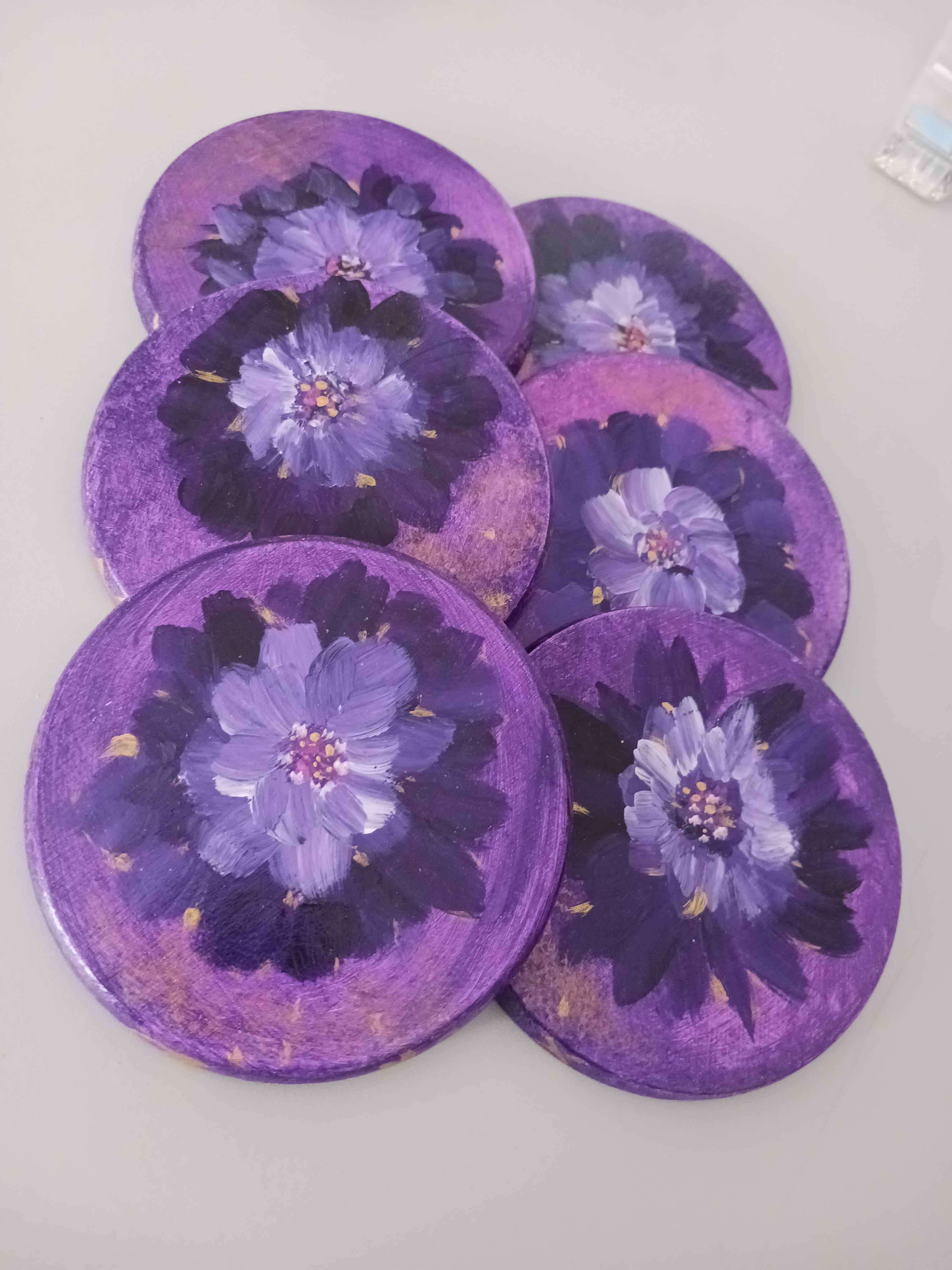 Dessous de verre Fleurs mauves et dorées