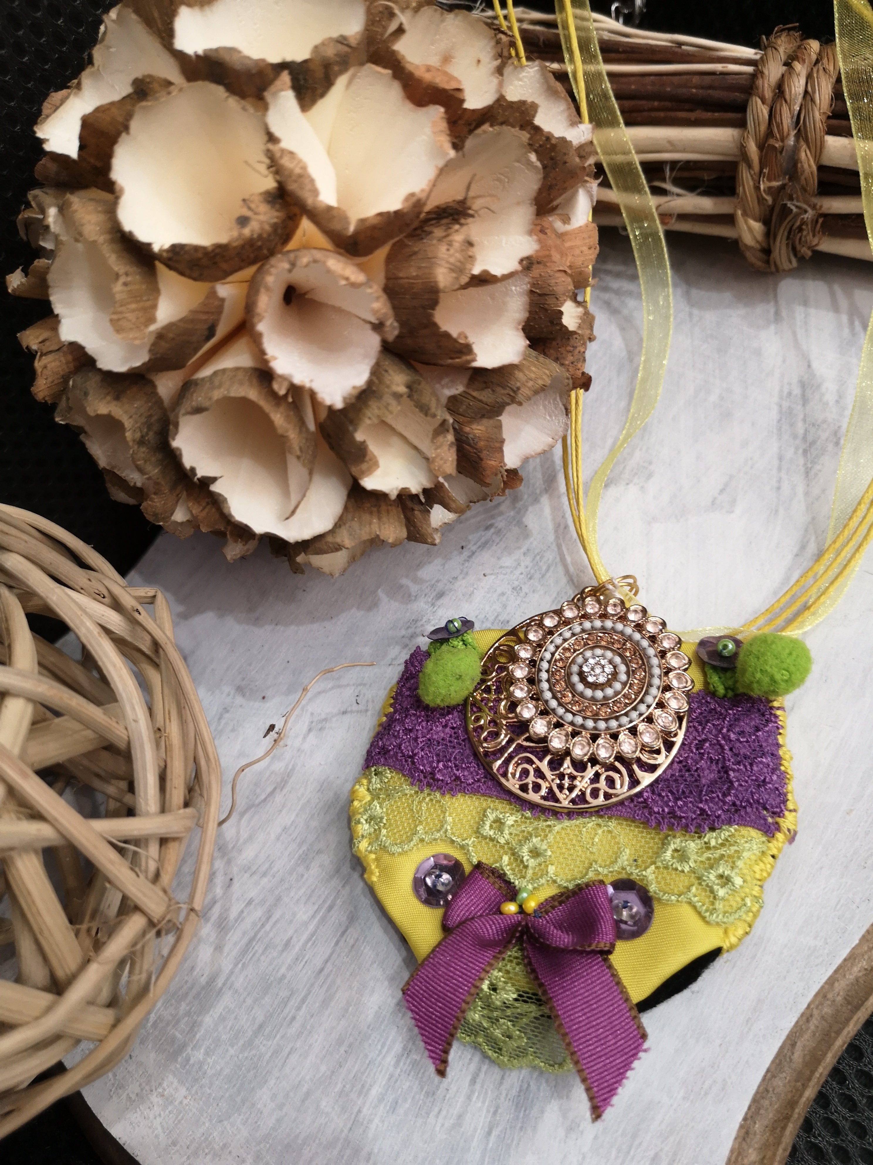 Collier New Delhi