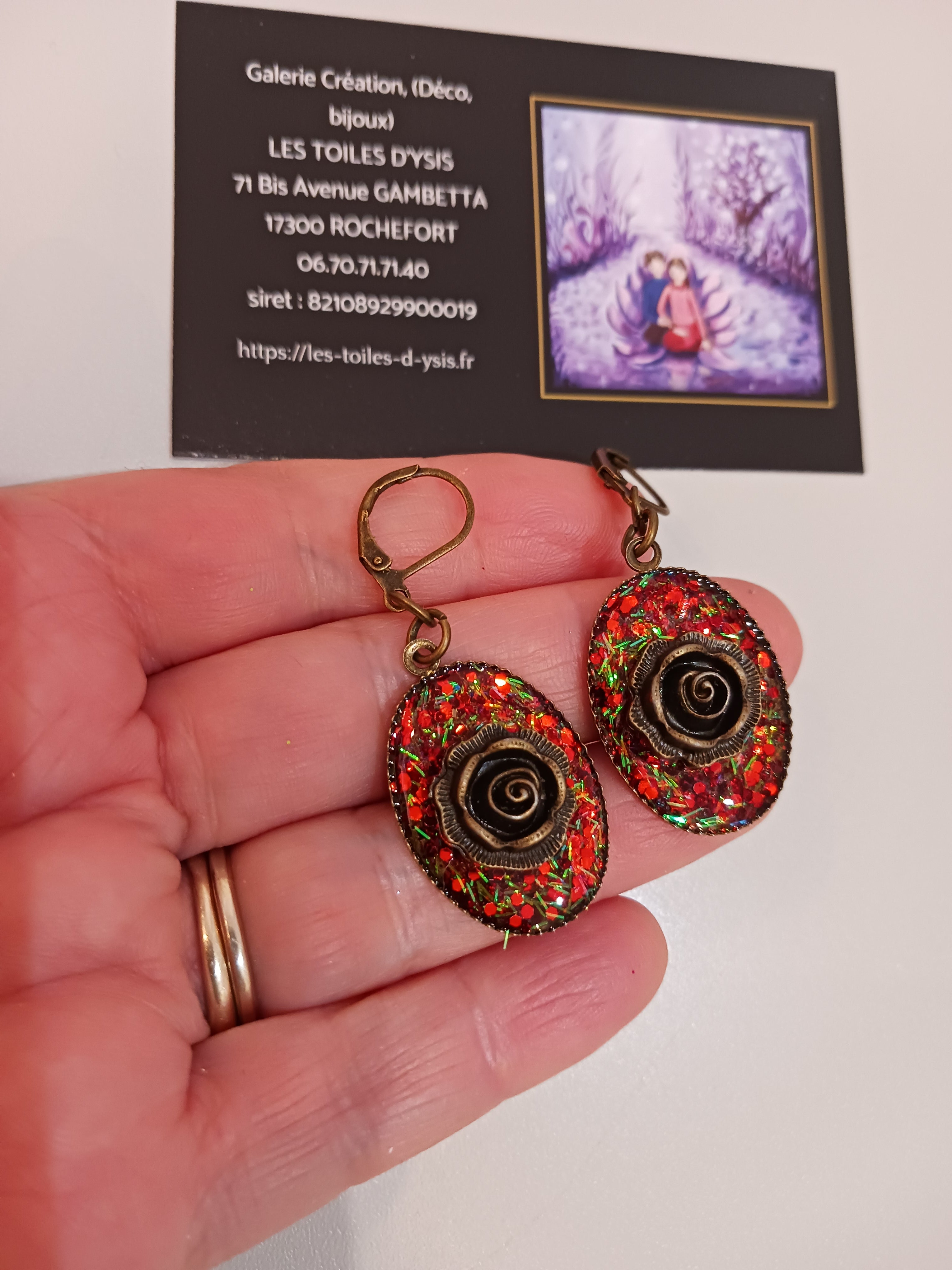 Boucles roses de bronze
