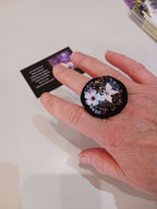 Bague brodée,  fleur et papillon.
