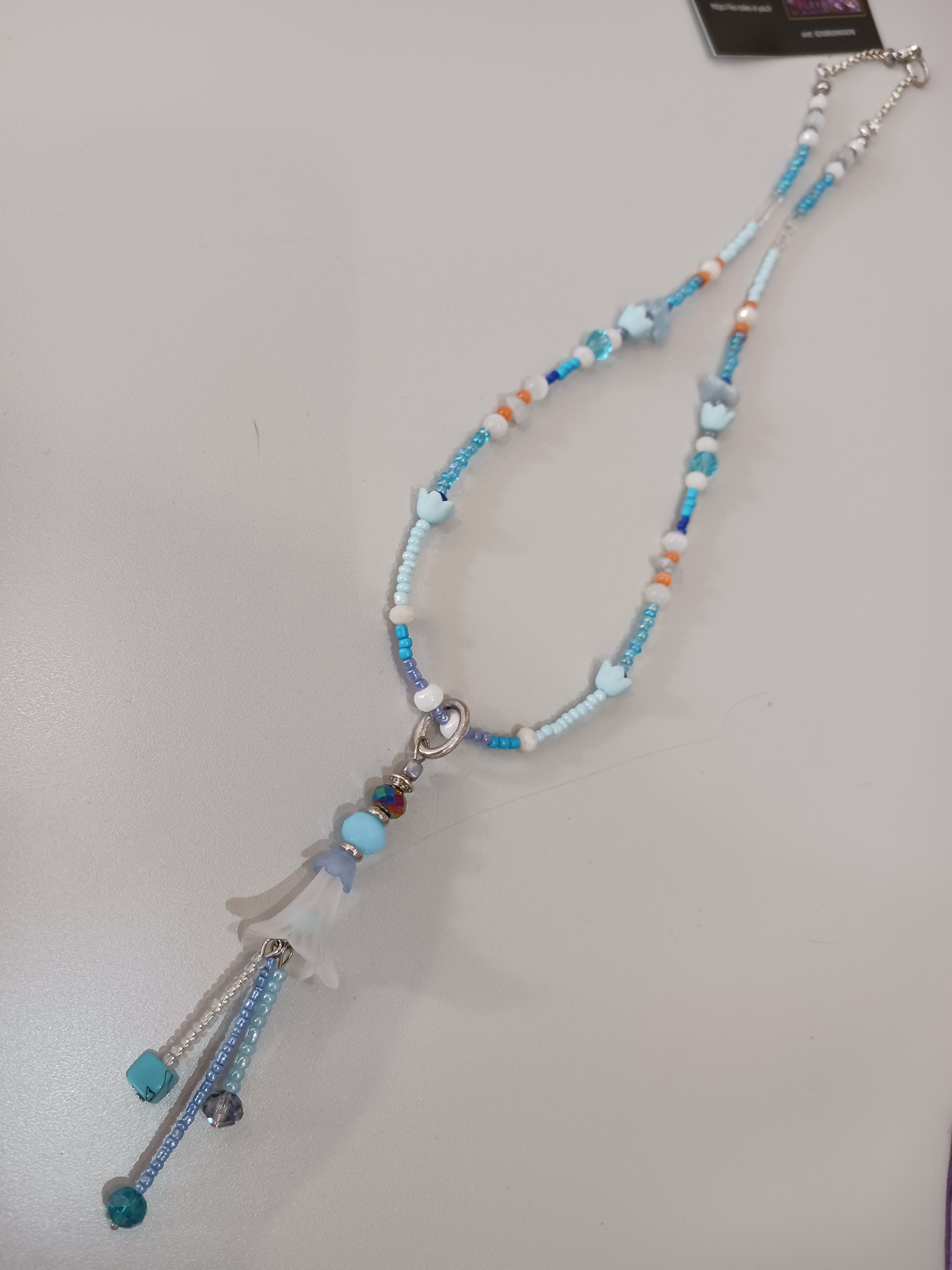 Collier fleurs, bleu blanc orange