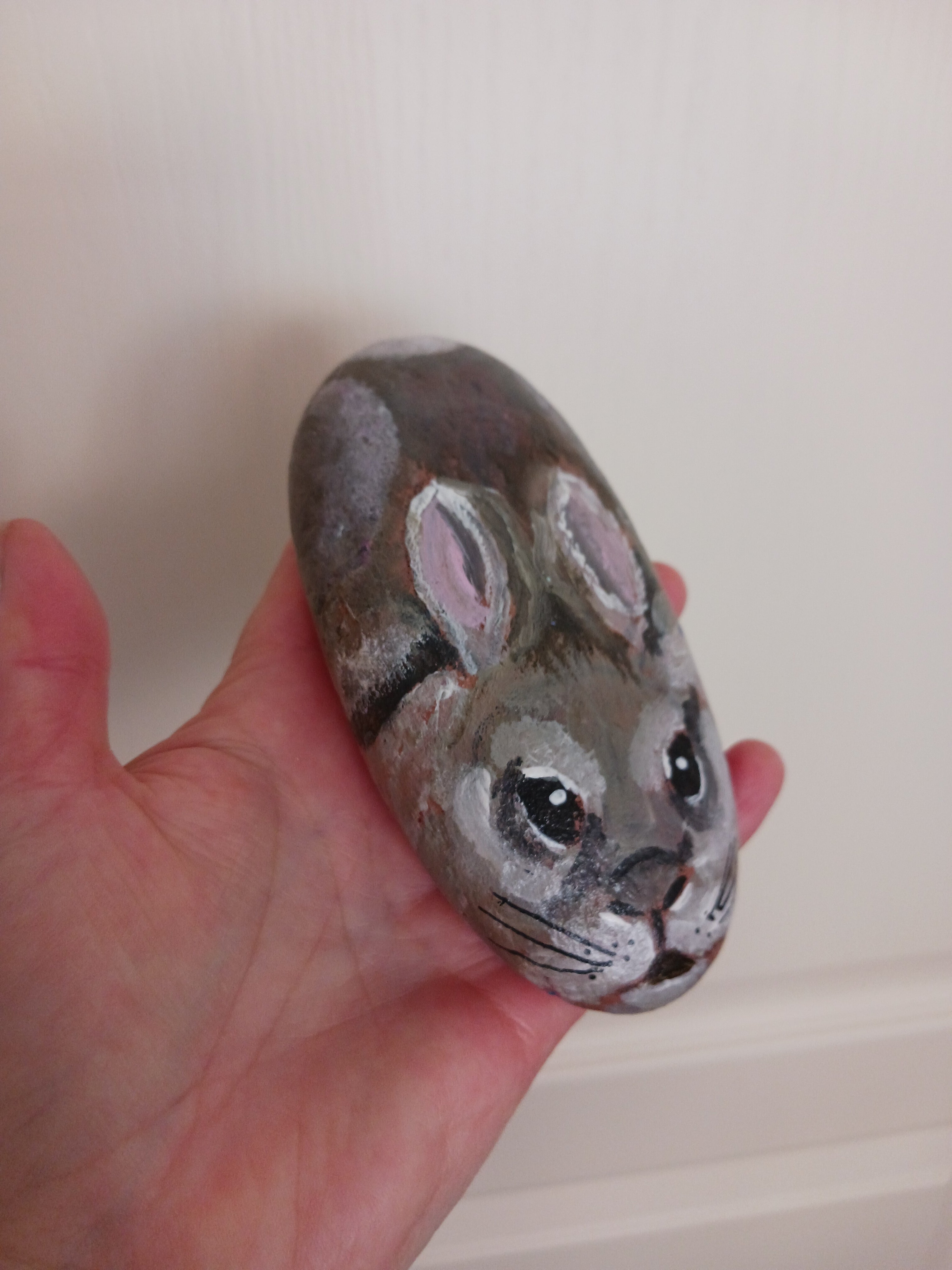Petit lapin dans les fleurs
