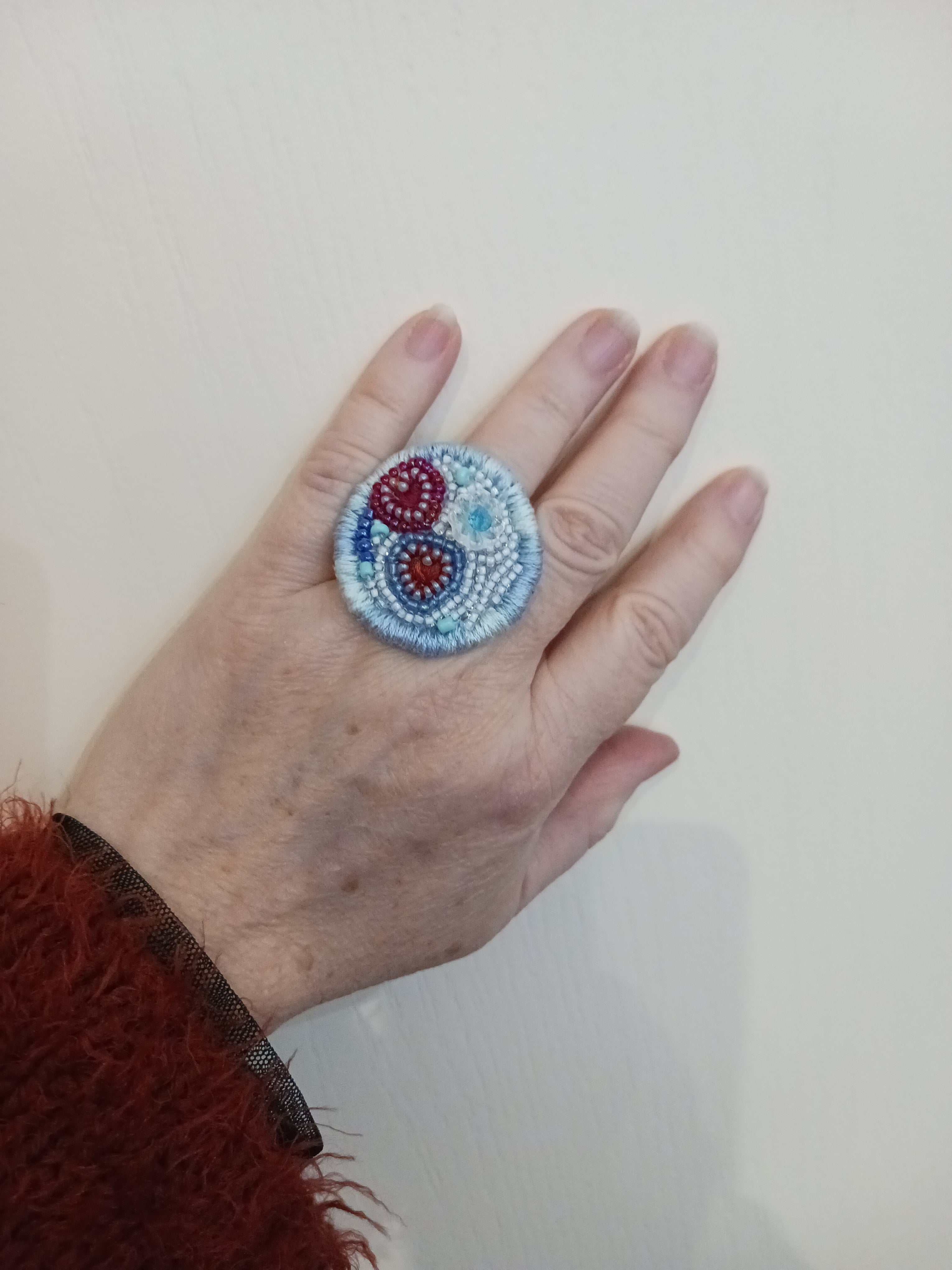 Bague brodée main