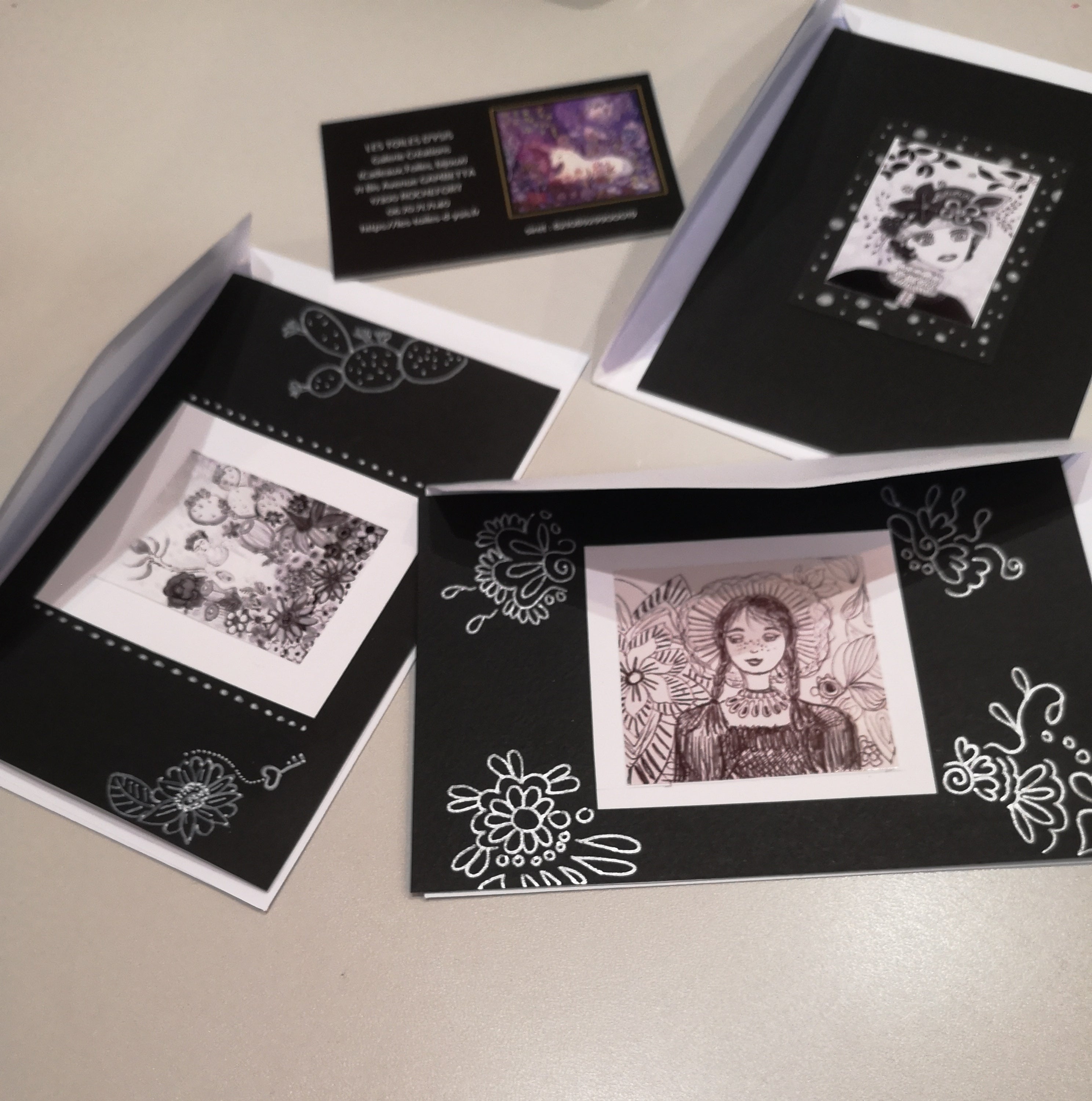 cartes postales en noir et blanc