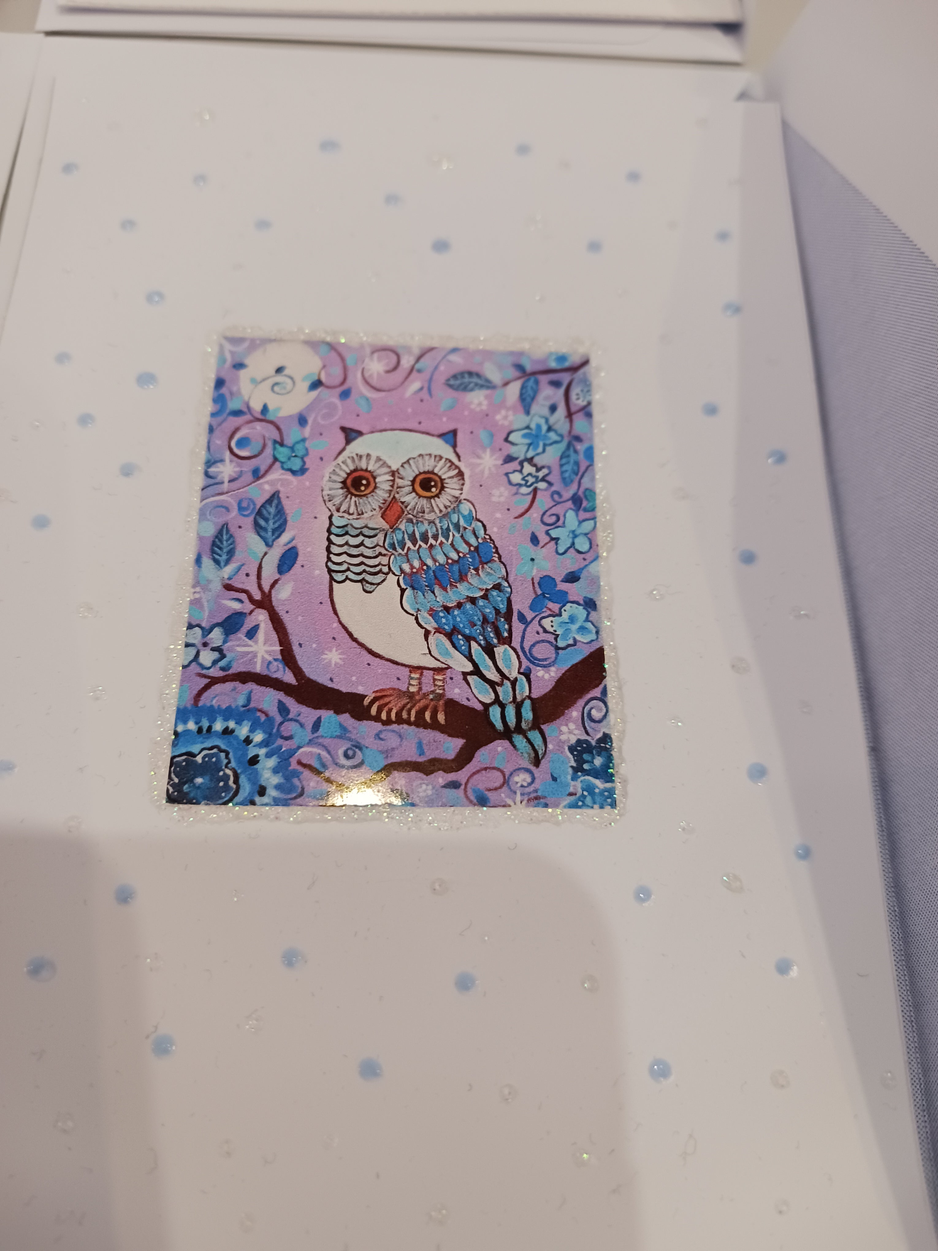 carte postale bleue mauve et marron