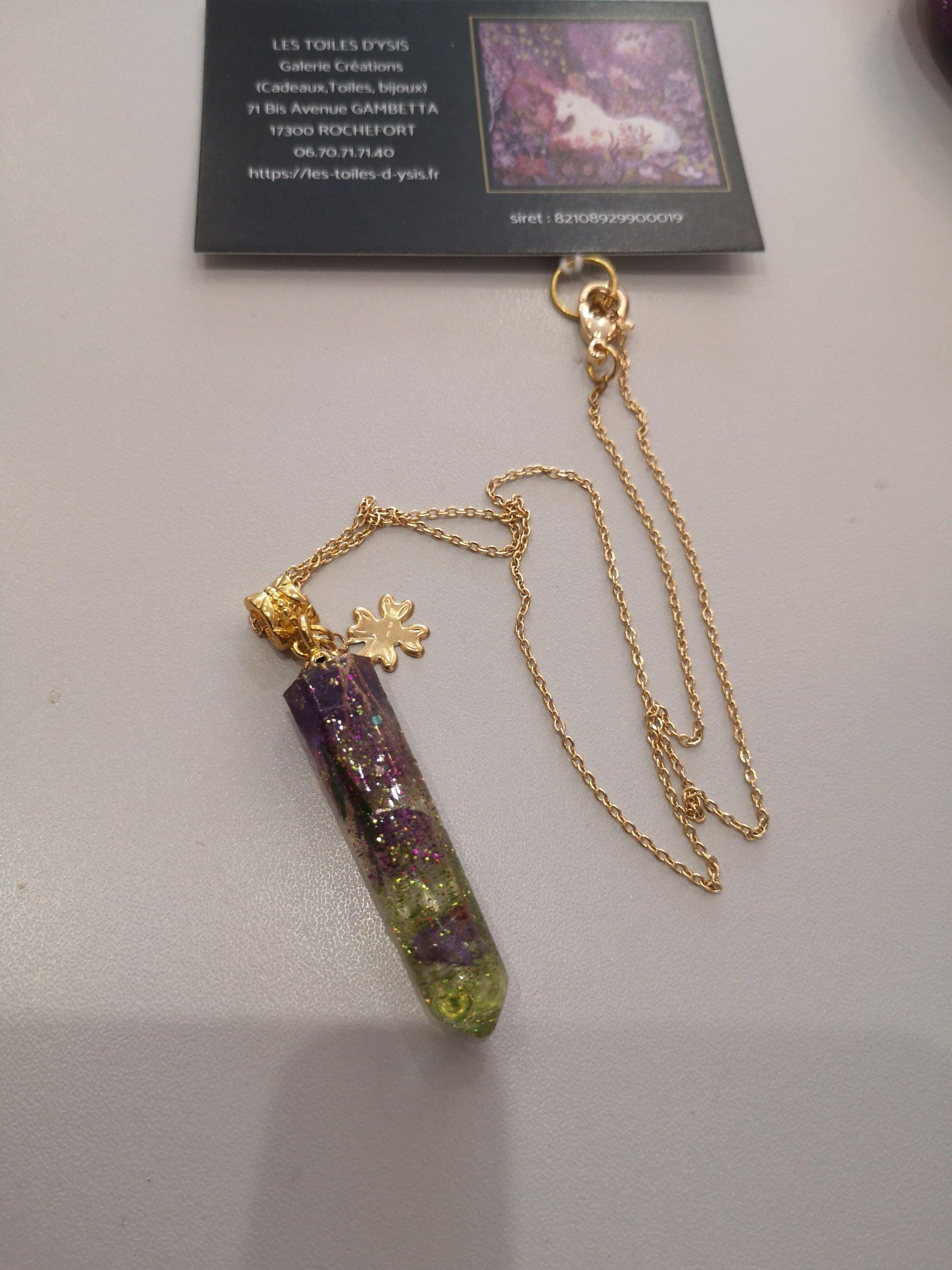 collier inoxydable en résine 