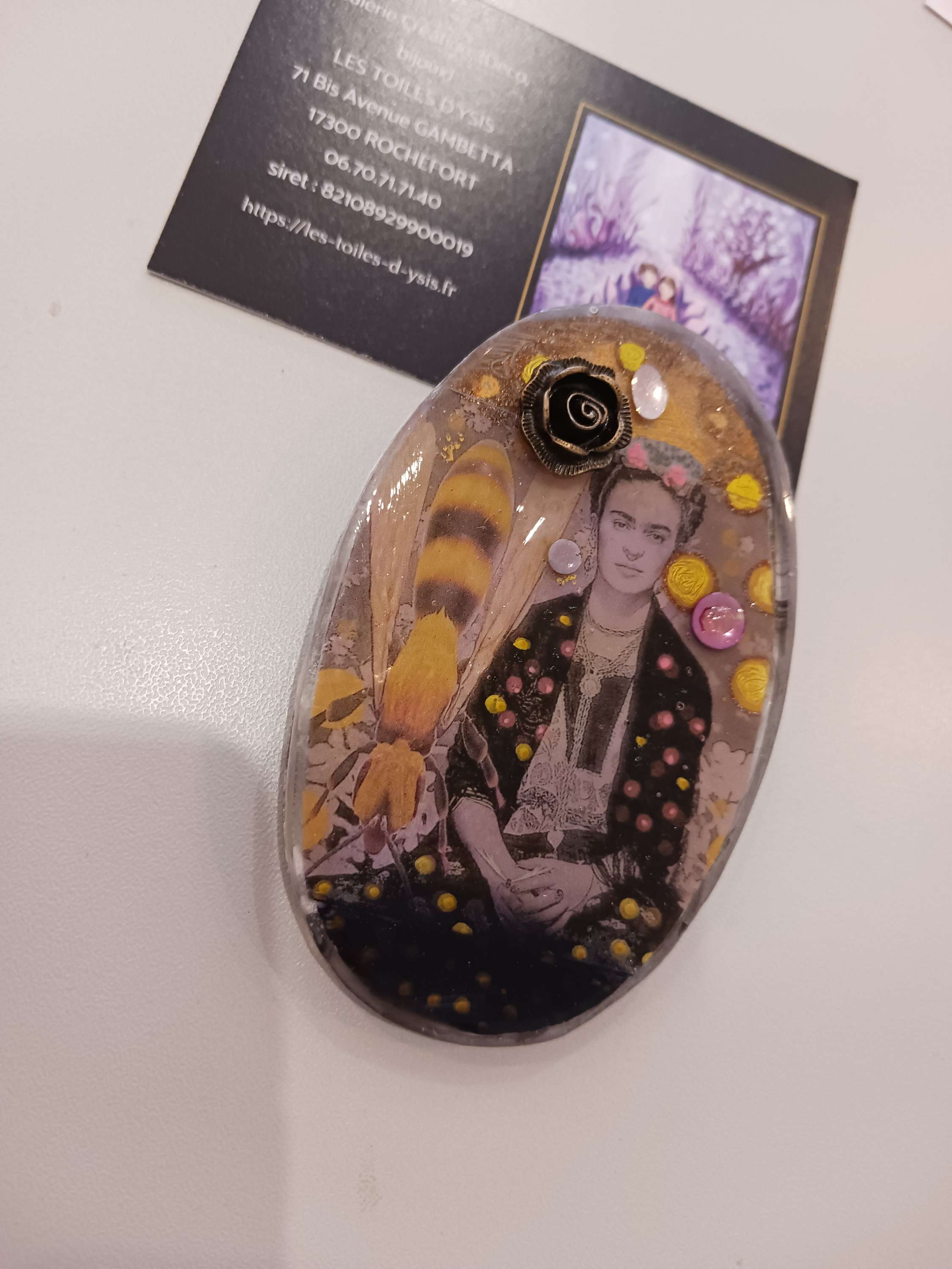 grande broche résinée