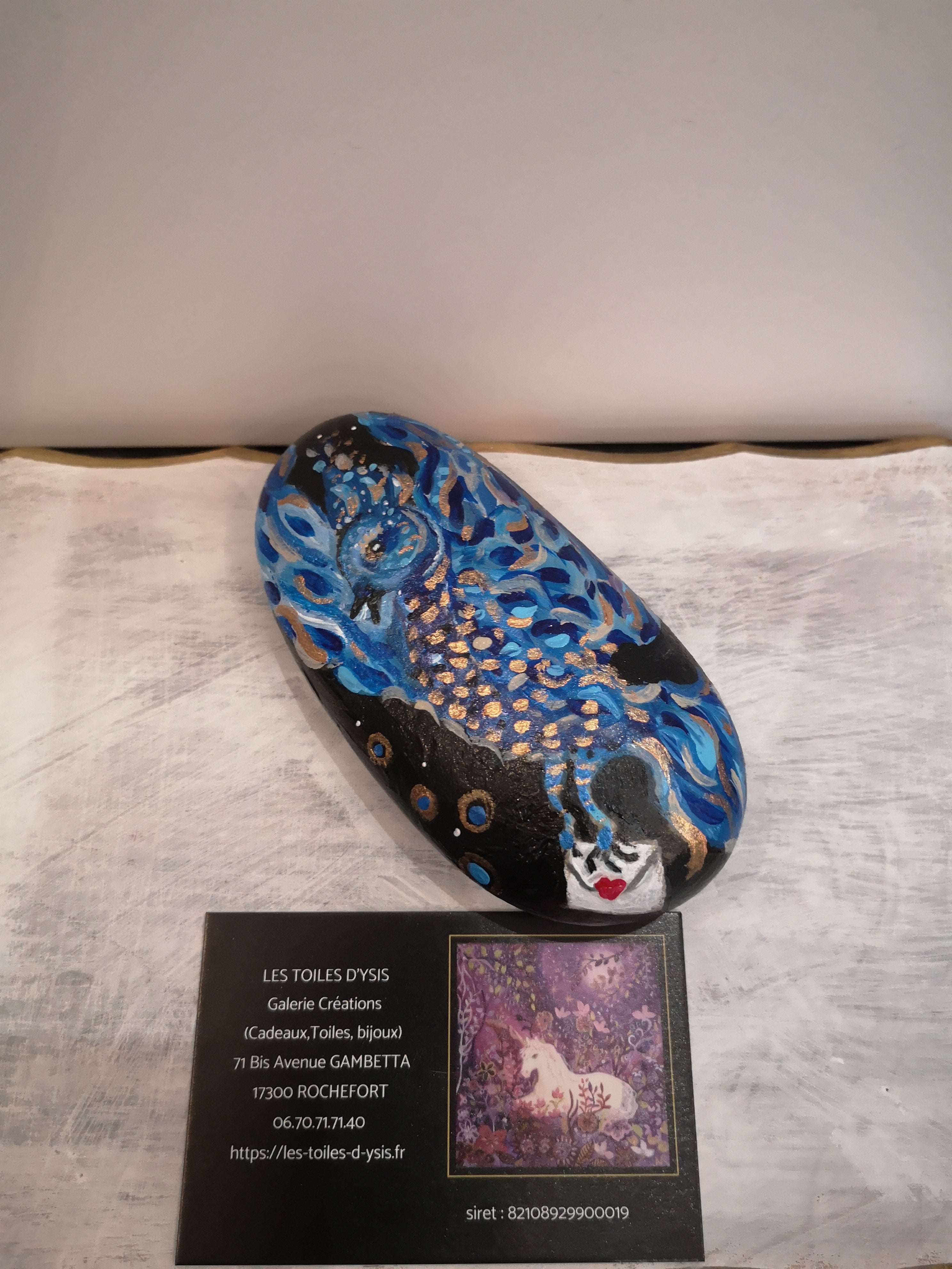 galet oiseau bleu