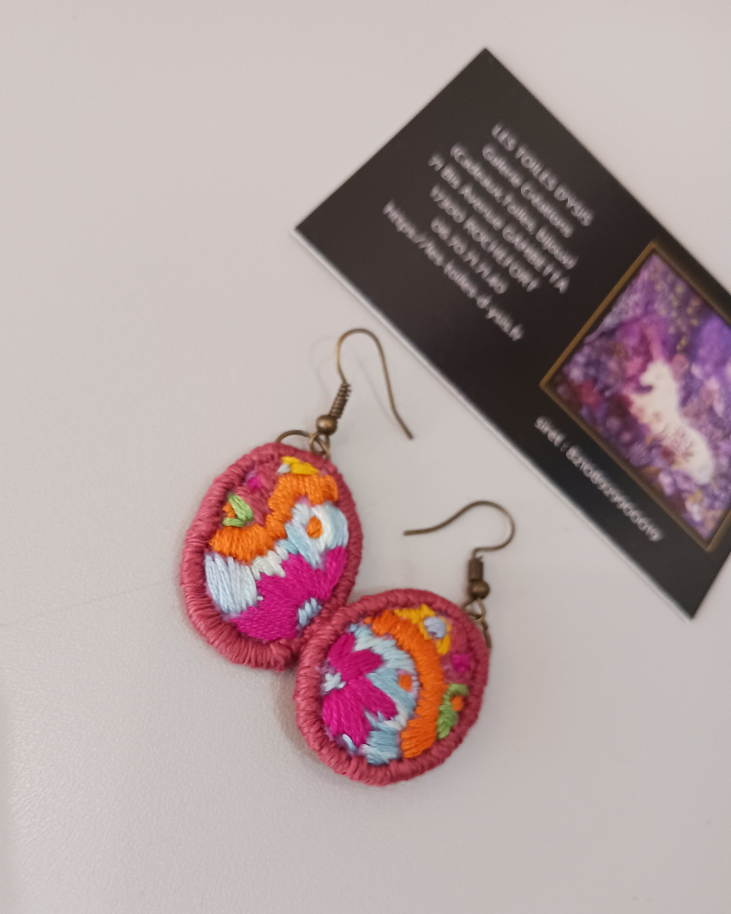 bijoux fait à l'aiguille