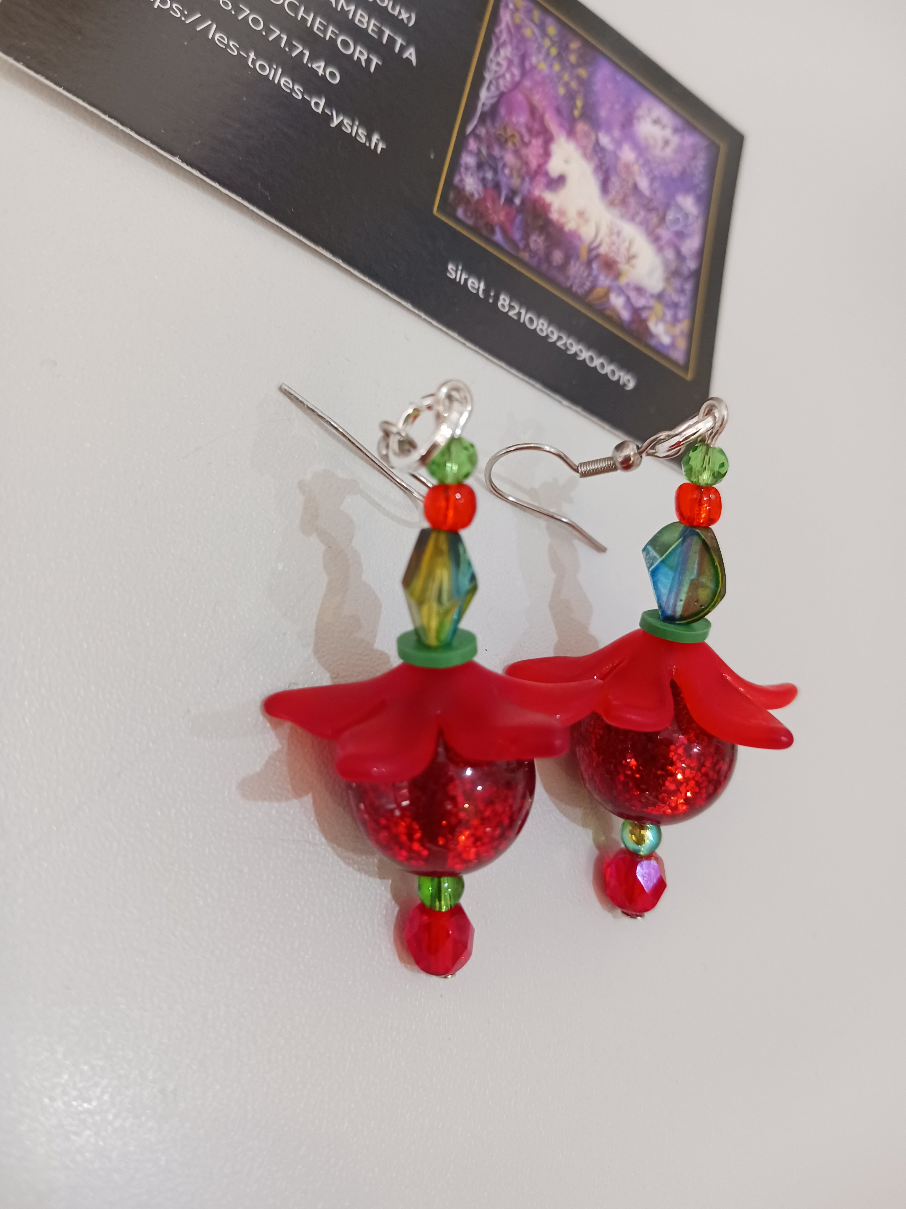 boucles rouges et vertes