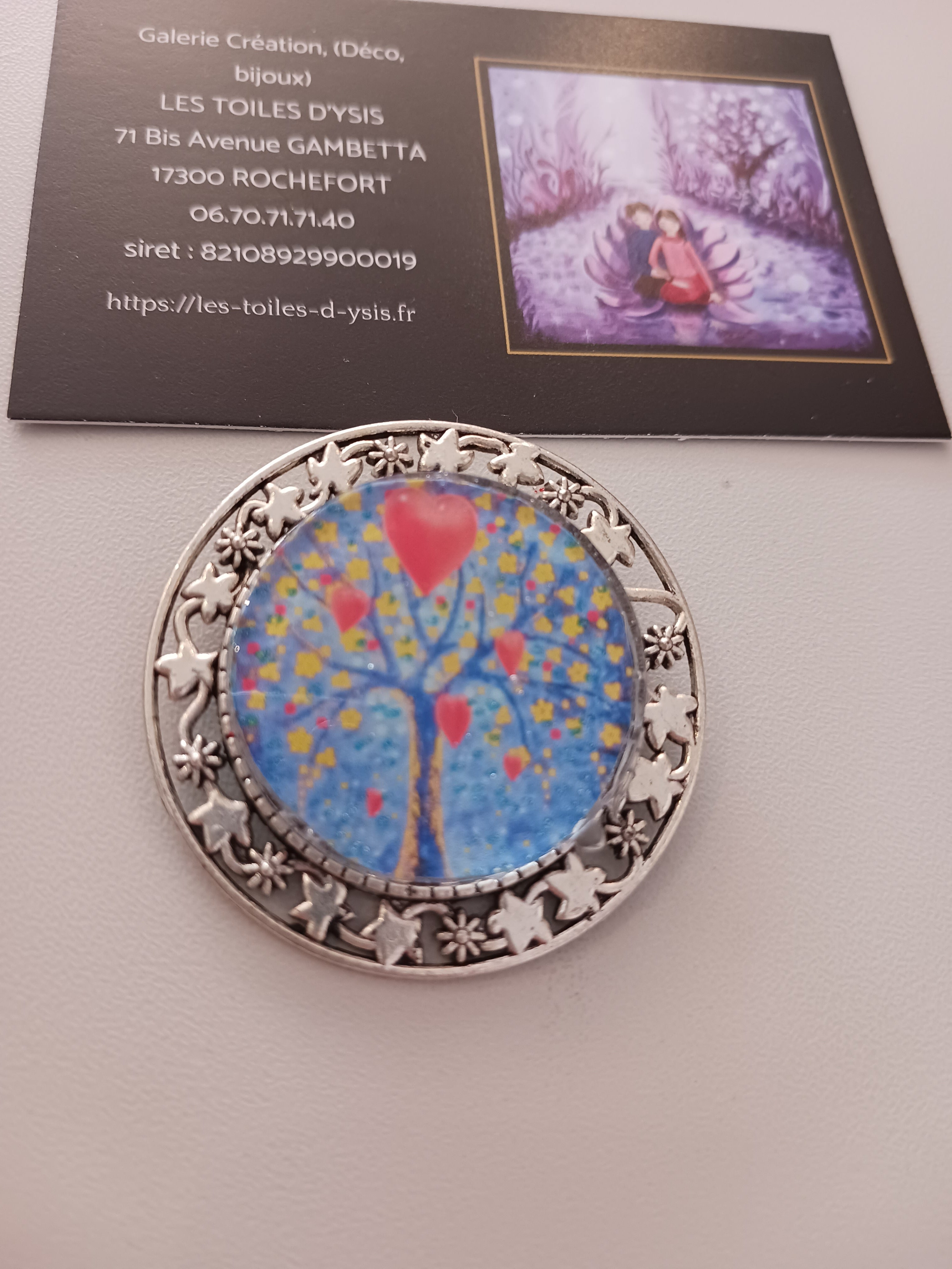 broche résine faite main