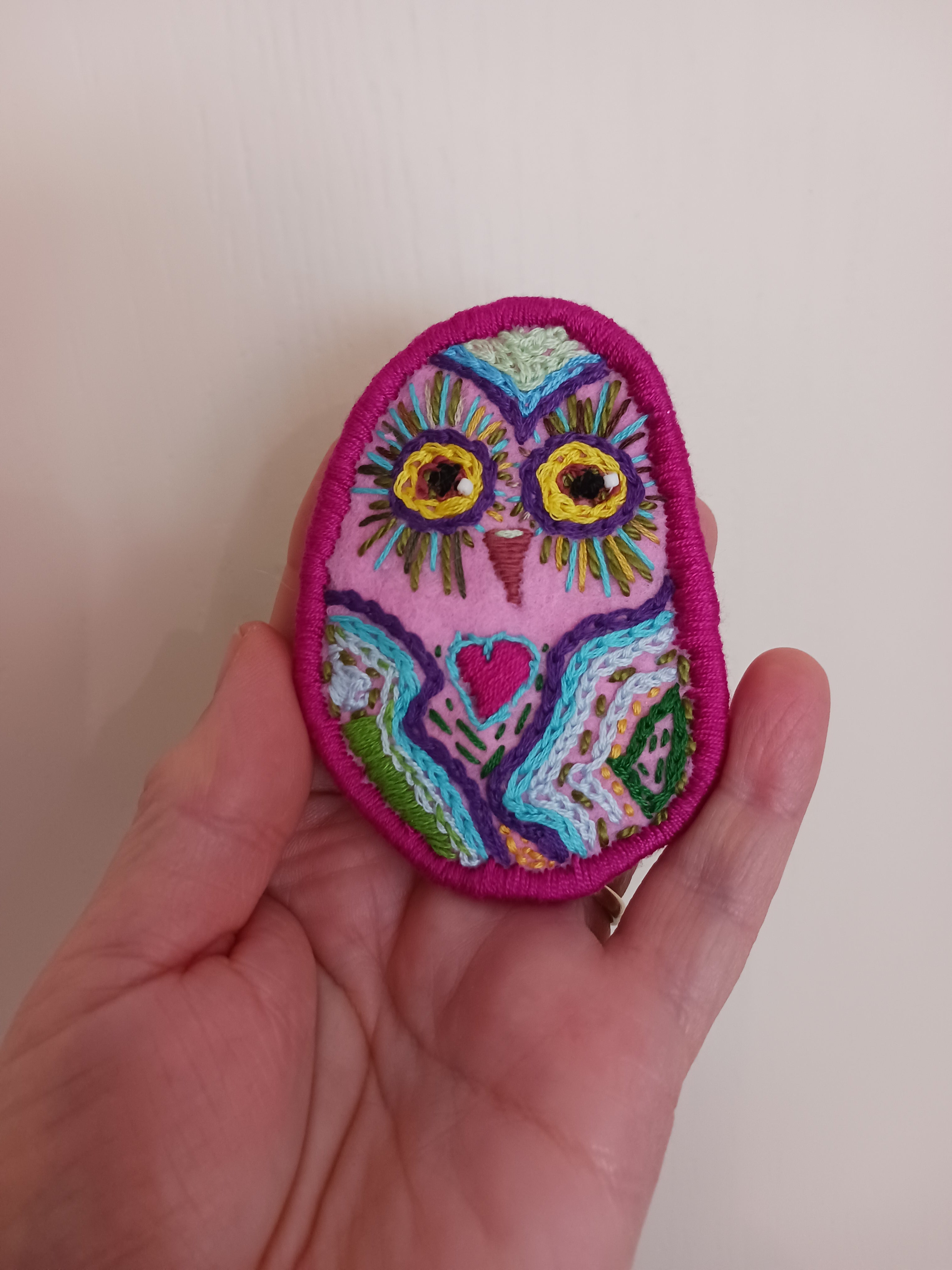broche brodée
