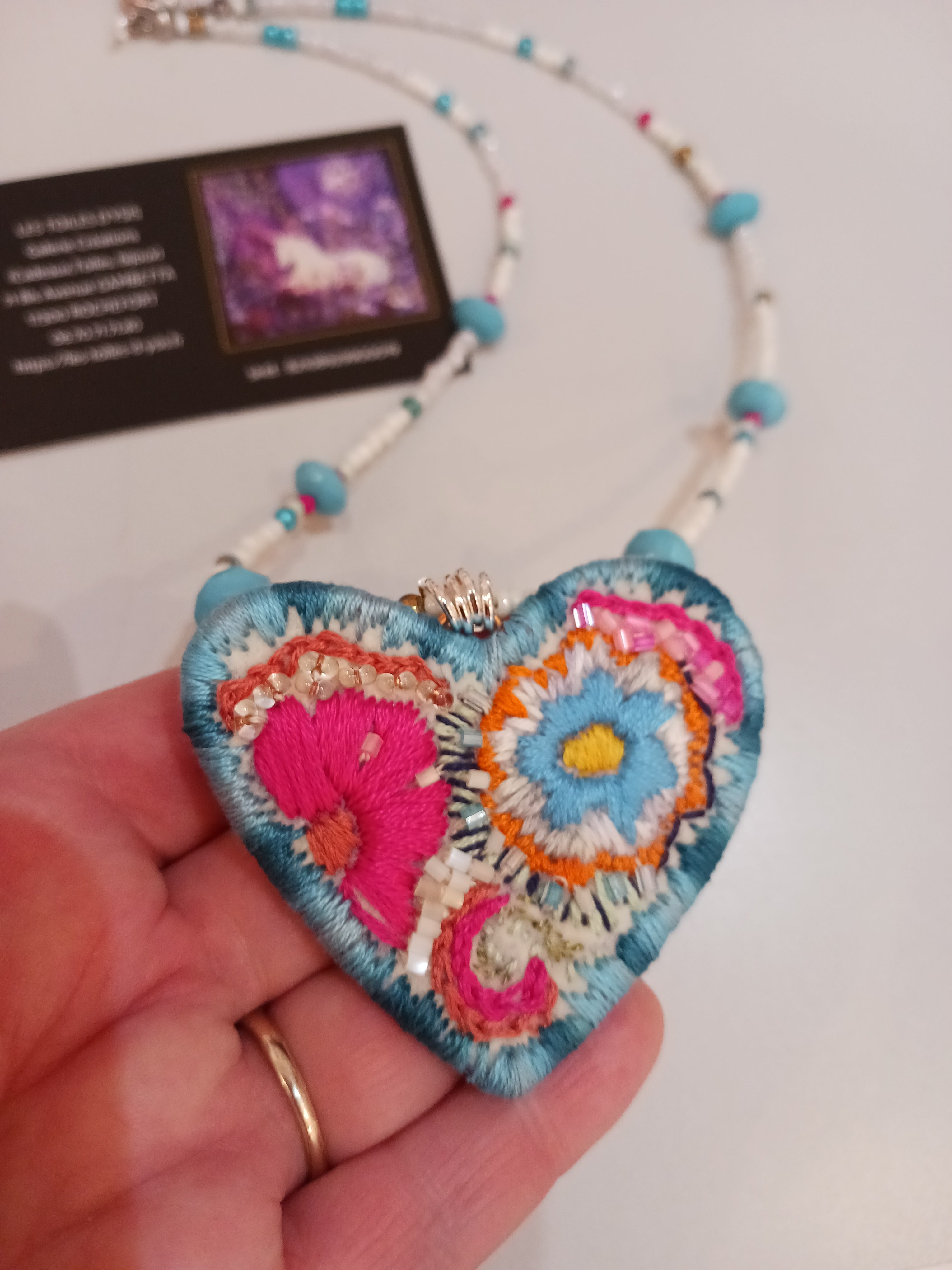 collier perles brodées