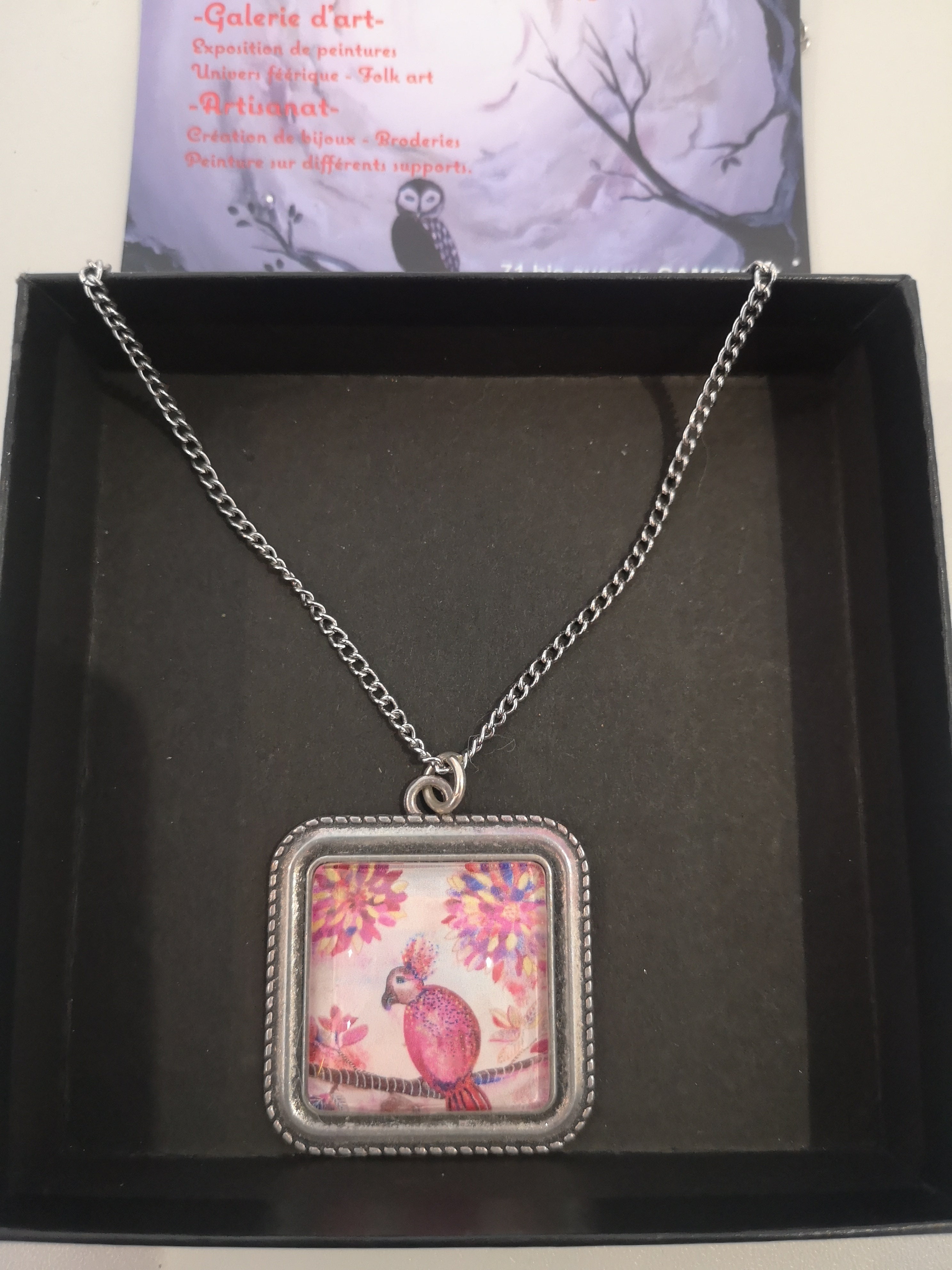 aquarelle sous cabochon collier
