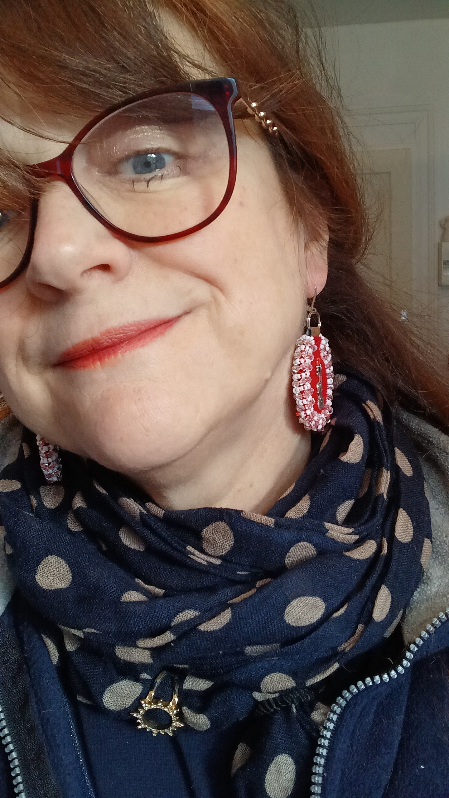 boucles rouges et blanches