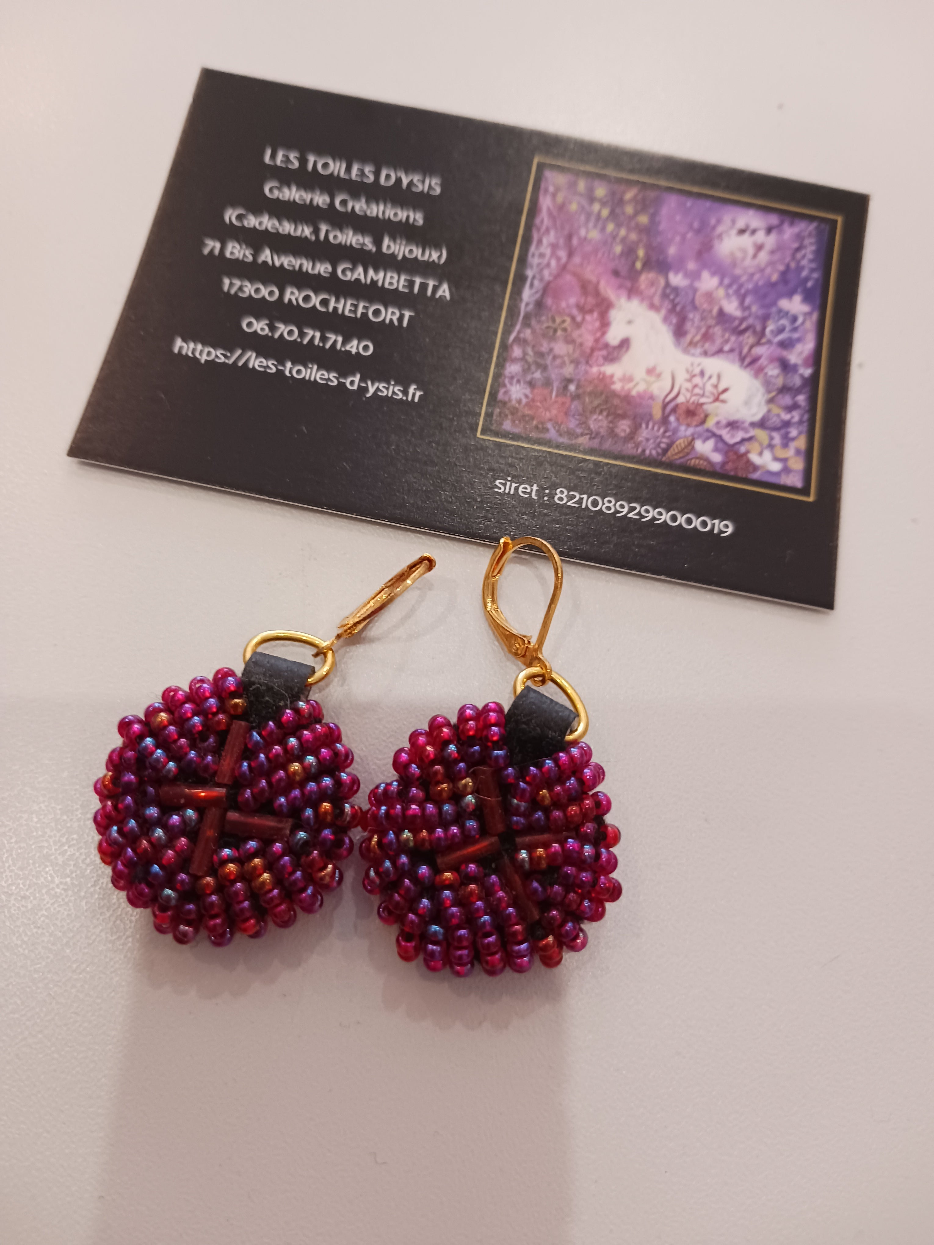 boucles brodées de perles