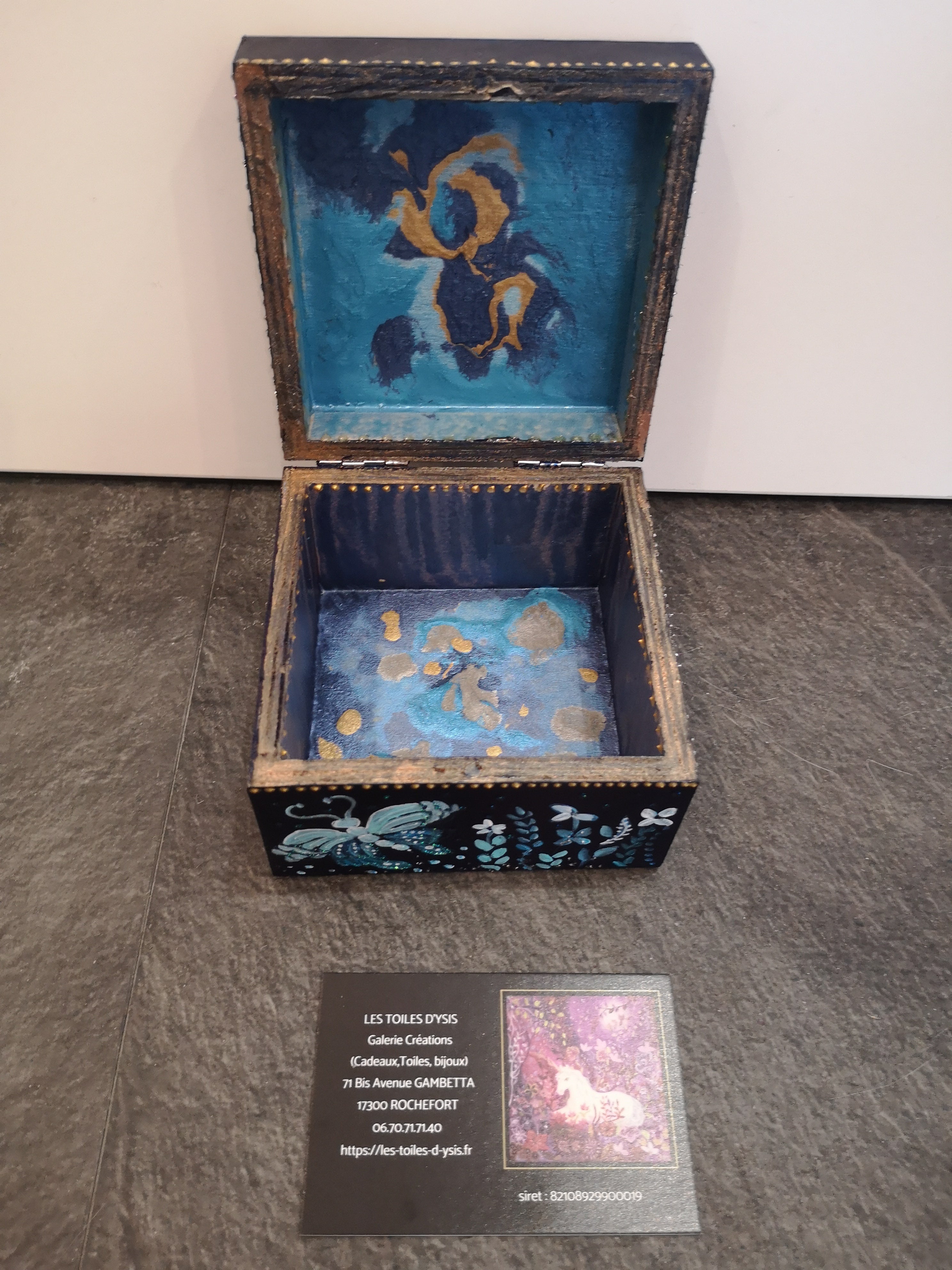 joli coffret bleu et or