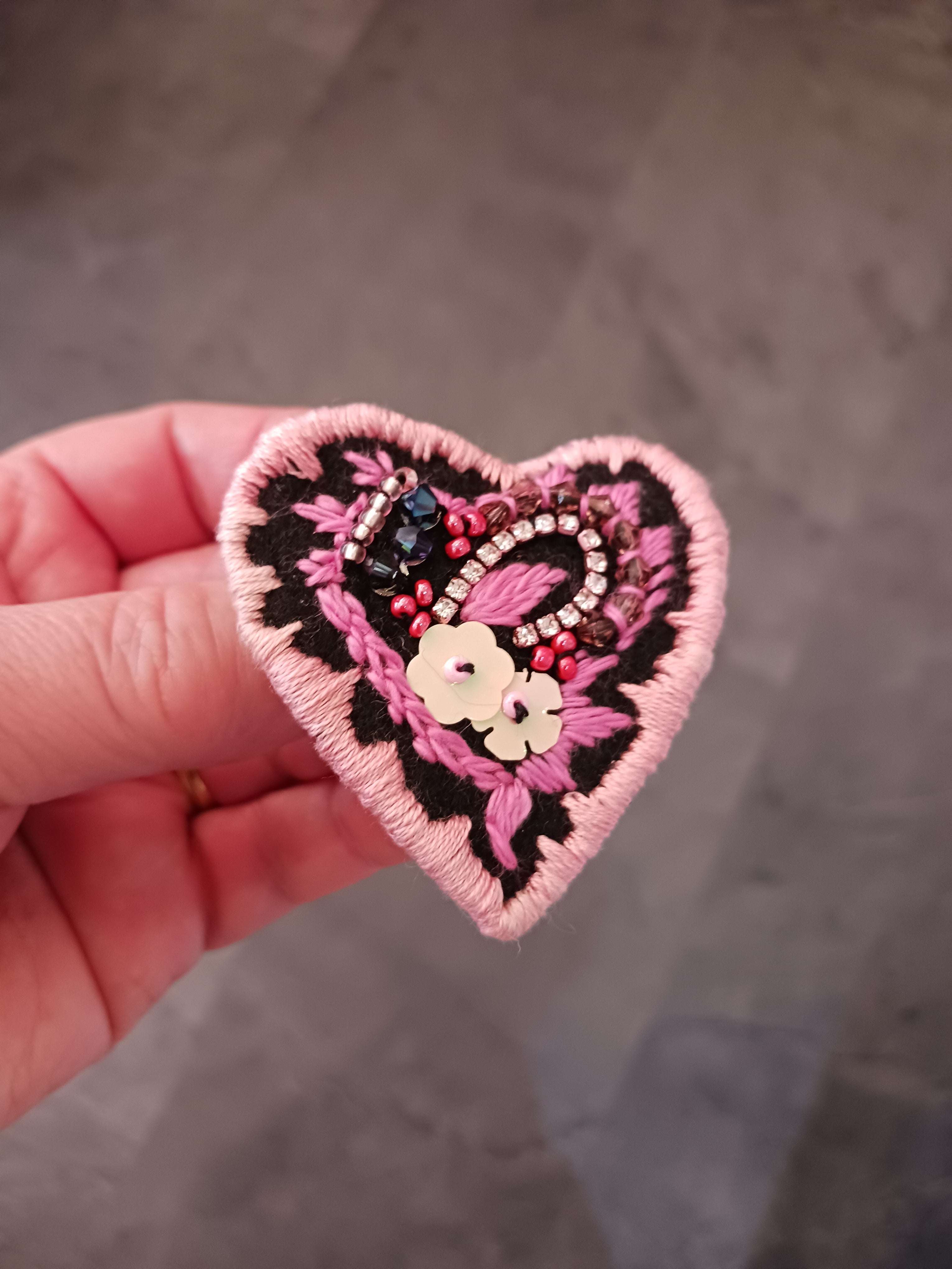 Broche Cœur Brodé rose