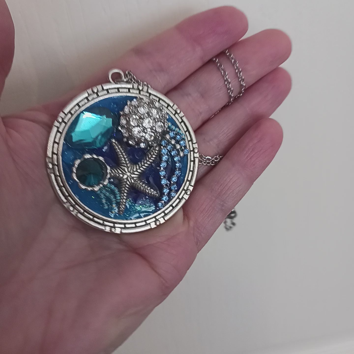 Collier "Le bal des méduses" non soldé !